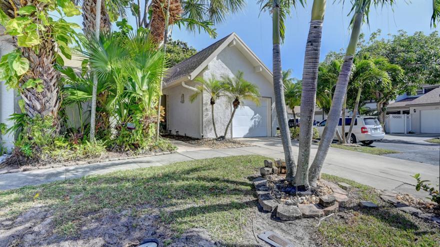 6660 Canary Palm Circle