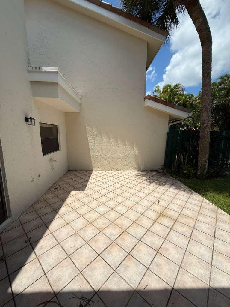 6125 Via Laguna Lane