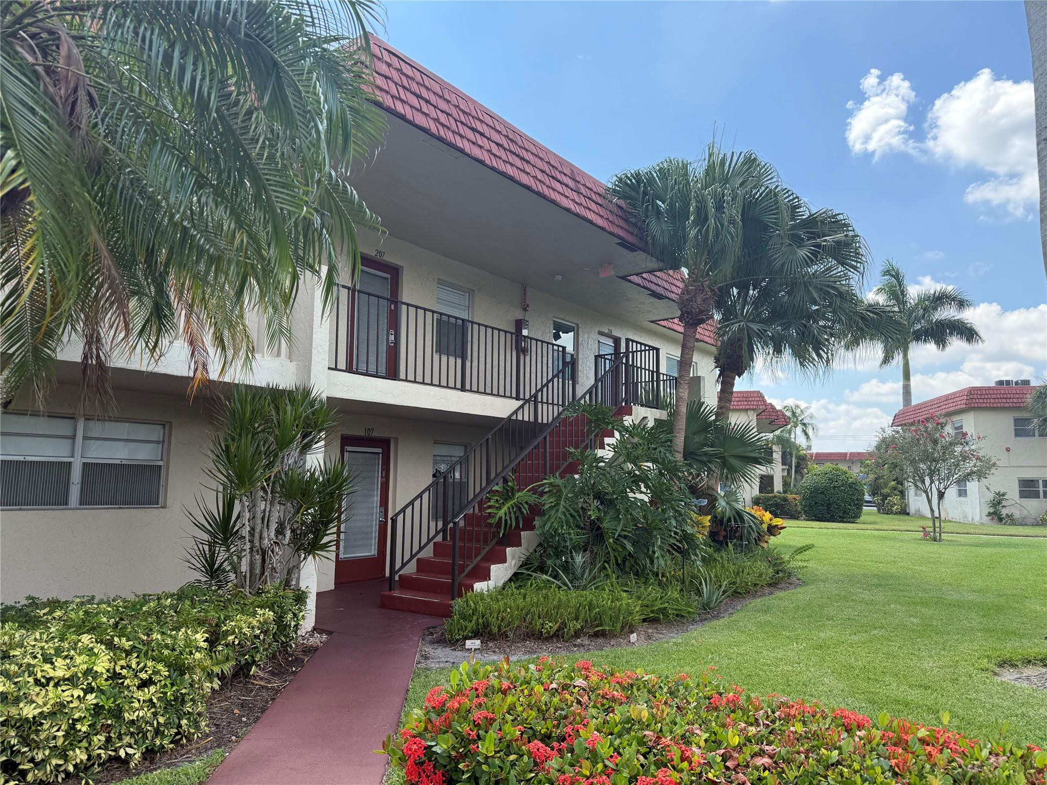 32 Abbey Lane 207
