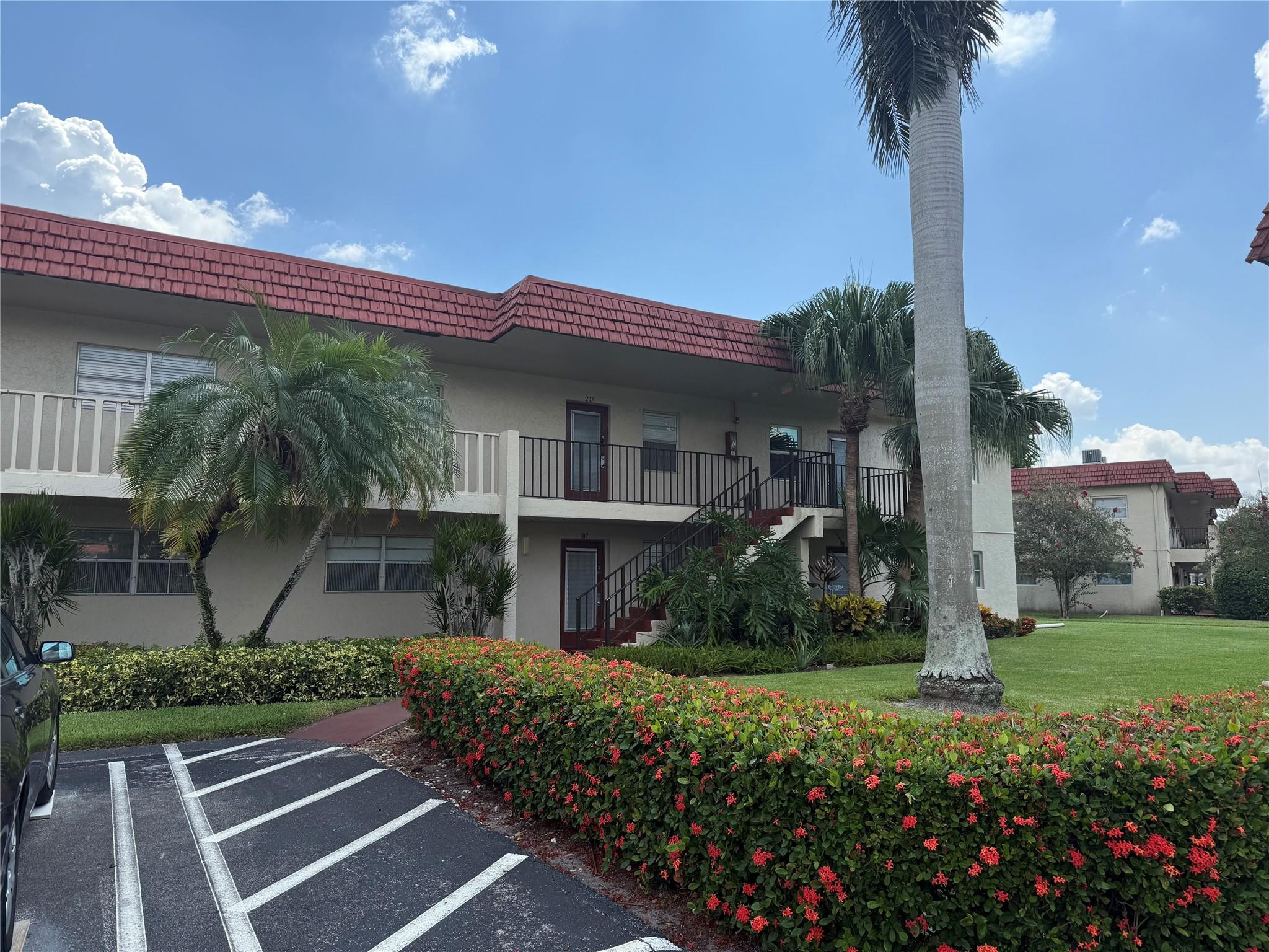 32 Abbey Lane 207
