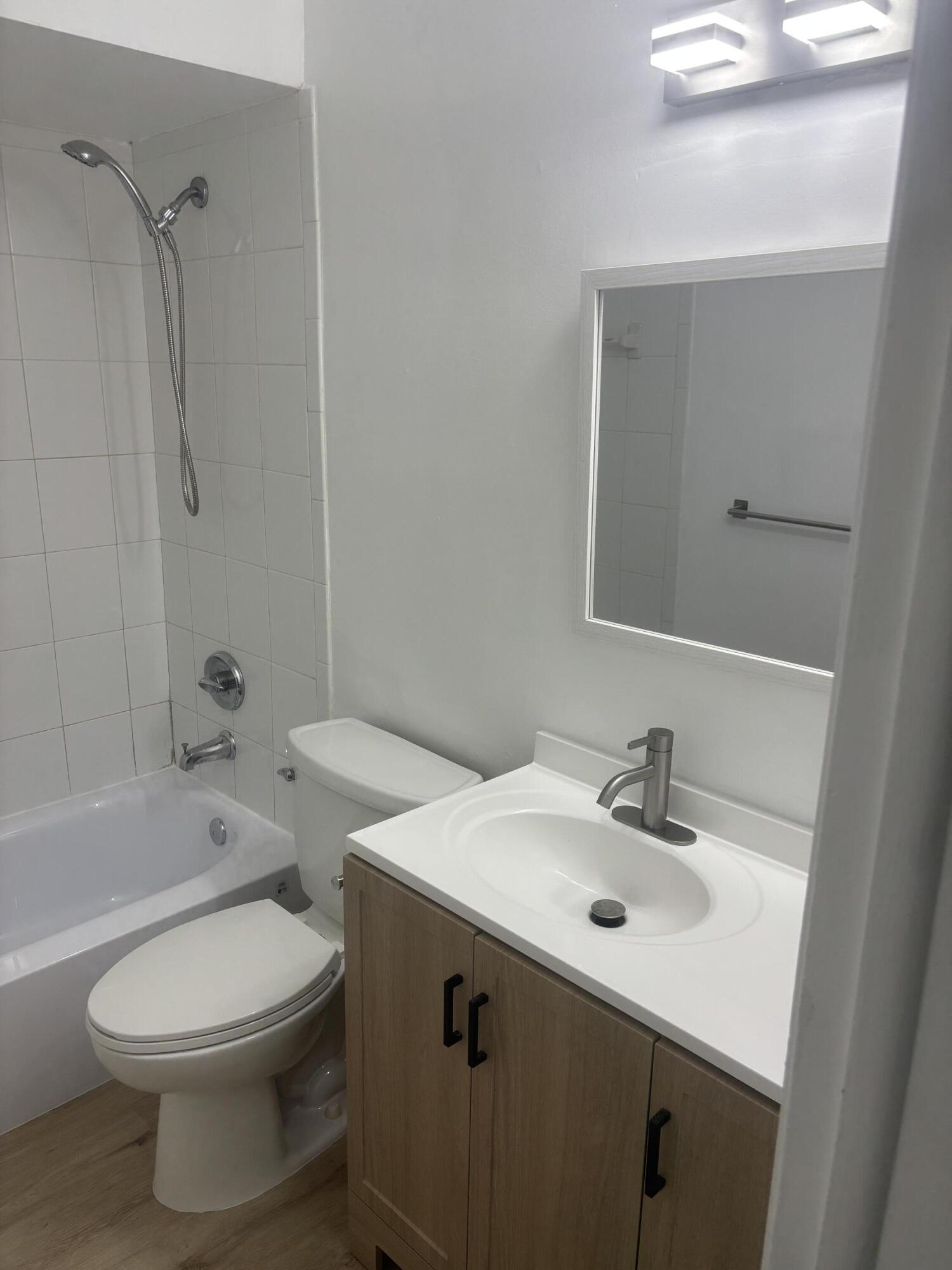 521 NE 45th Street