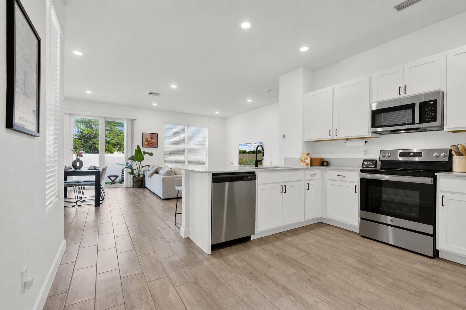 4246 Lagoon Shore Drive