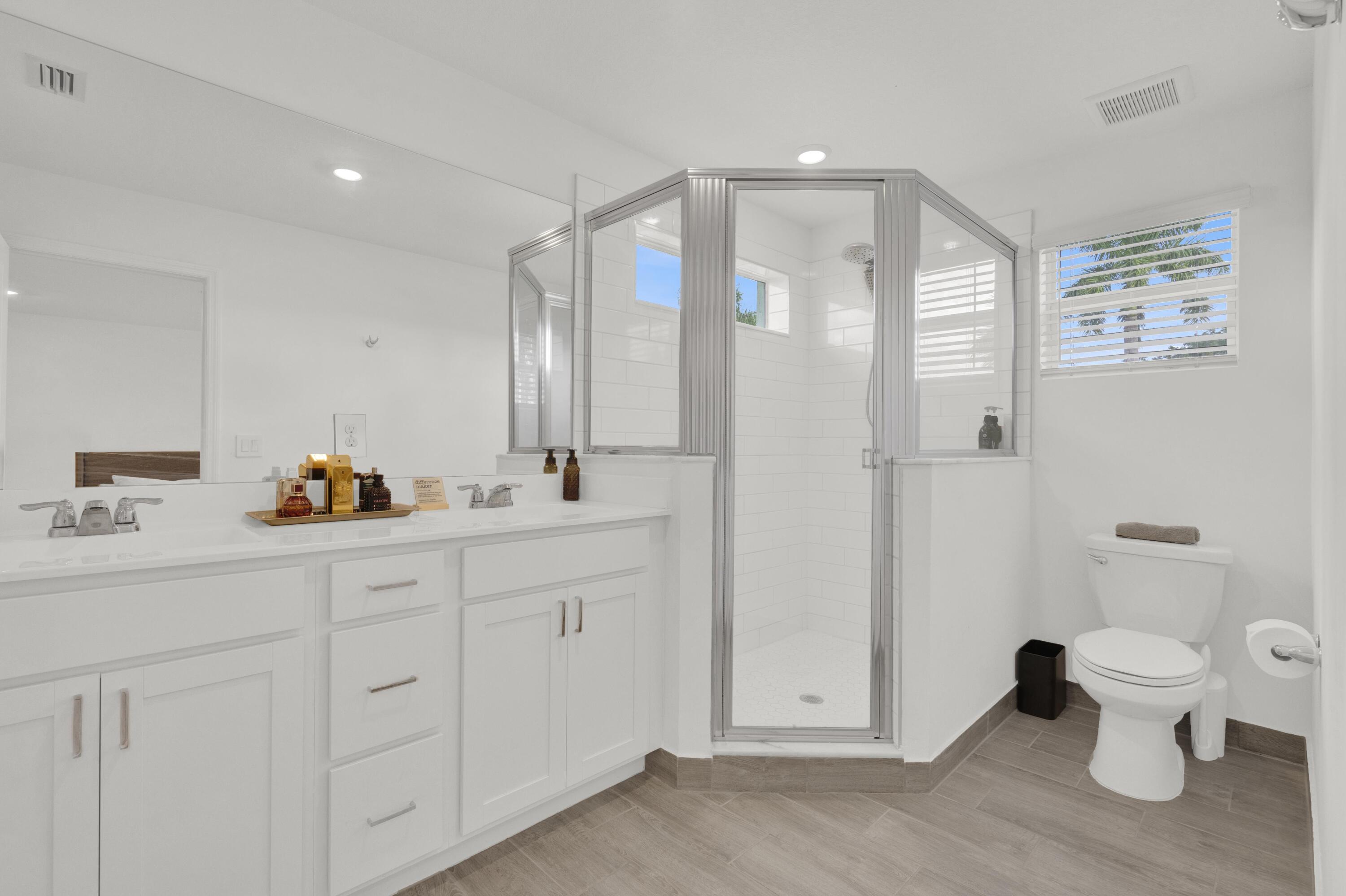 4246 Lagoon Shore Drive