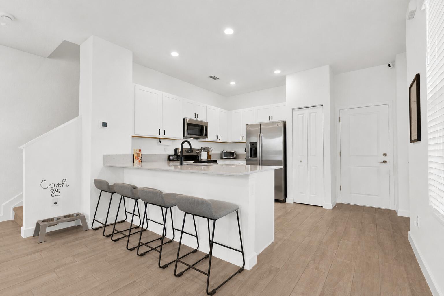 4246 Lagoon Shore Drive