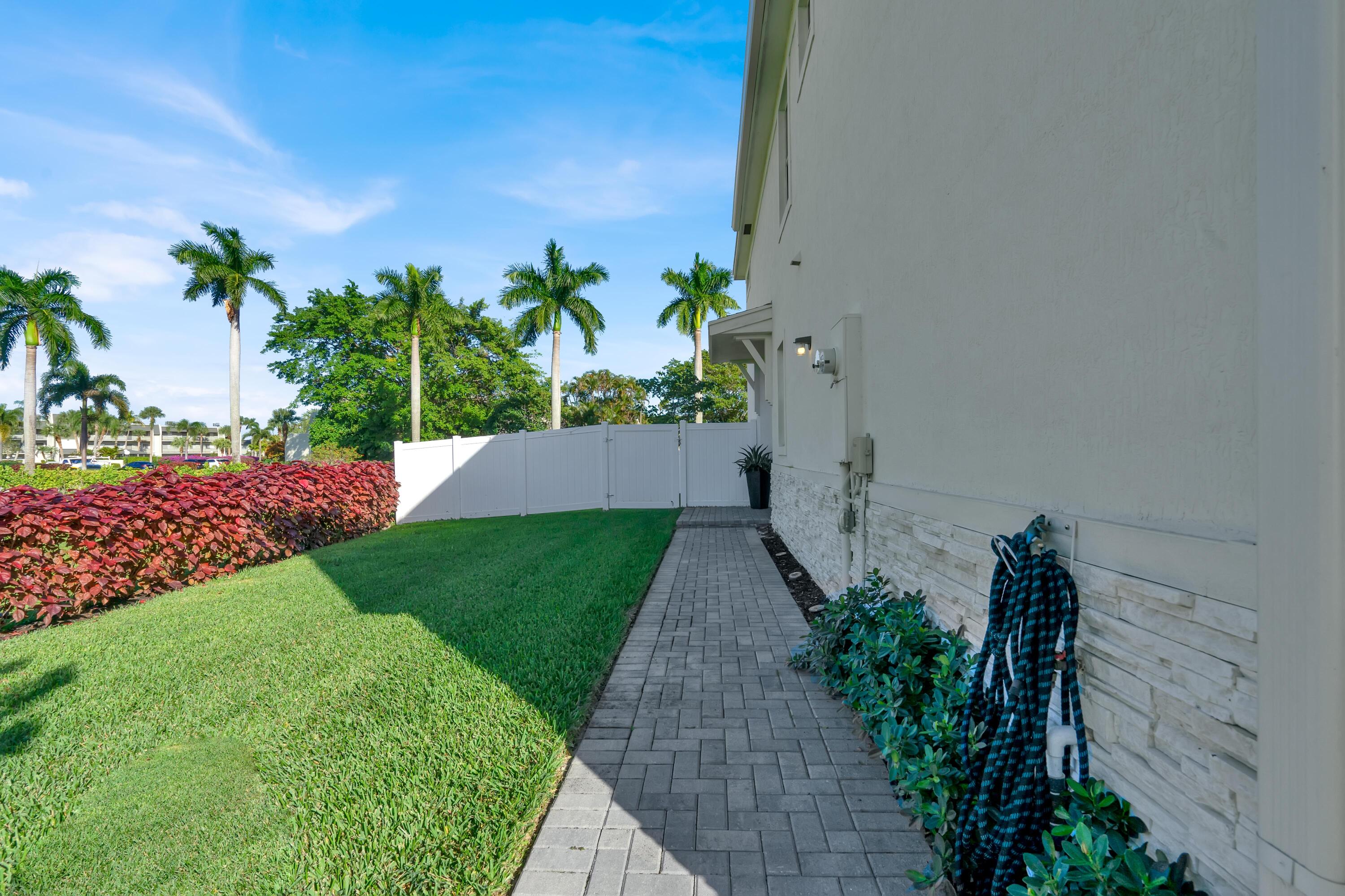 4246 Lagoon Shore Drive
