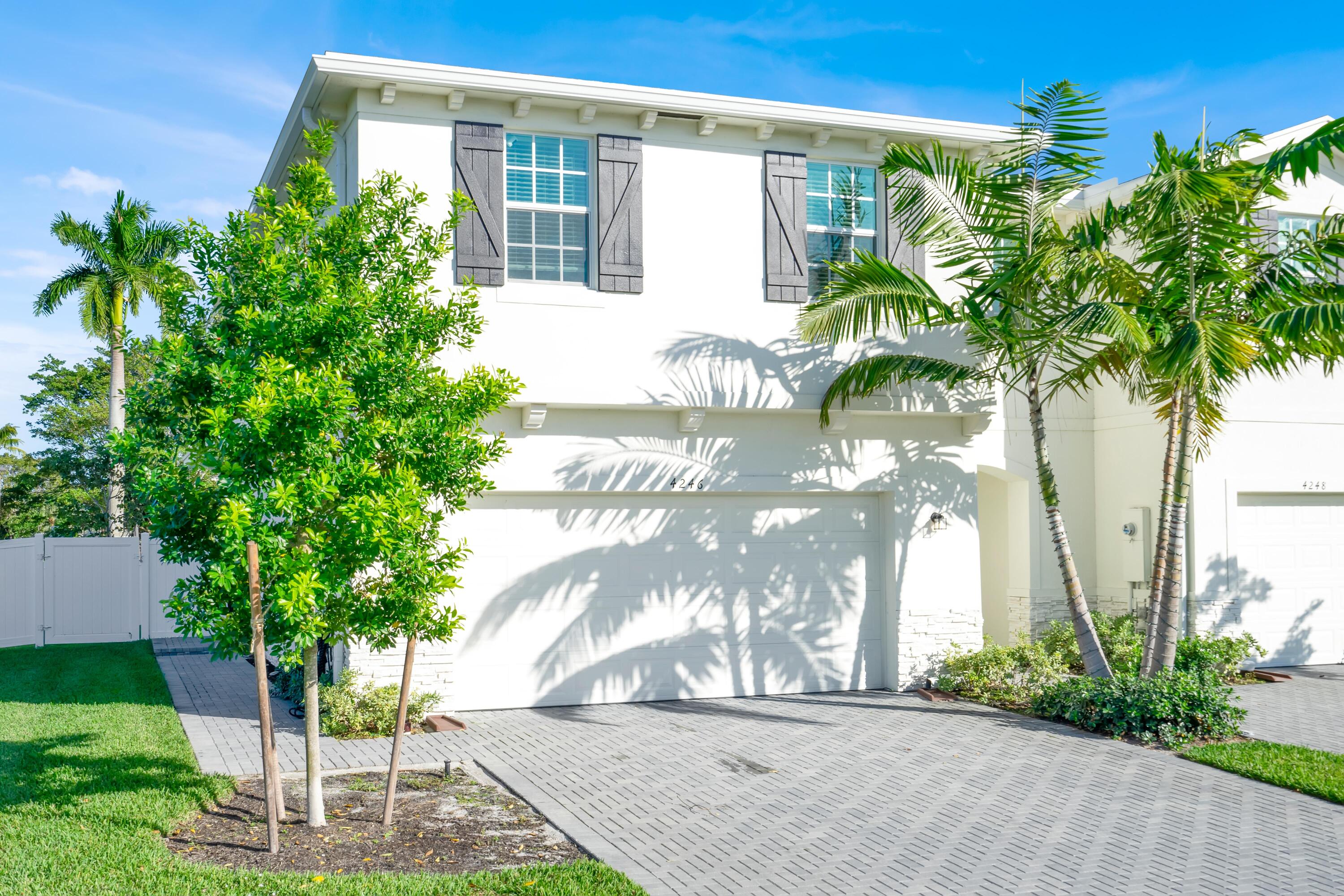 4246 Lagoon Shore Drive