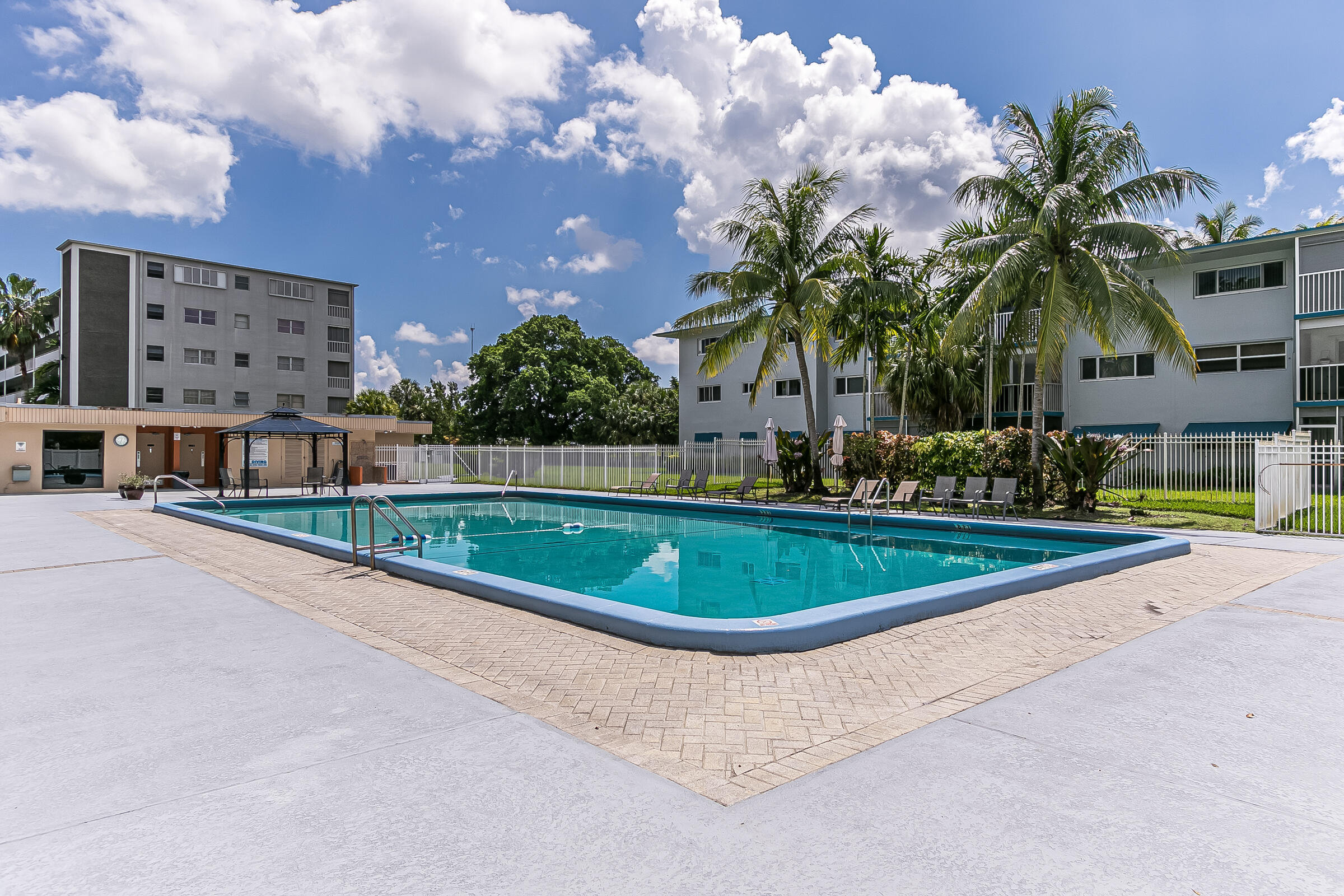950 Hillcrest 514