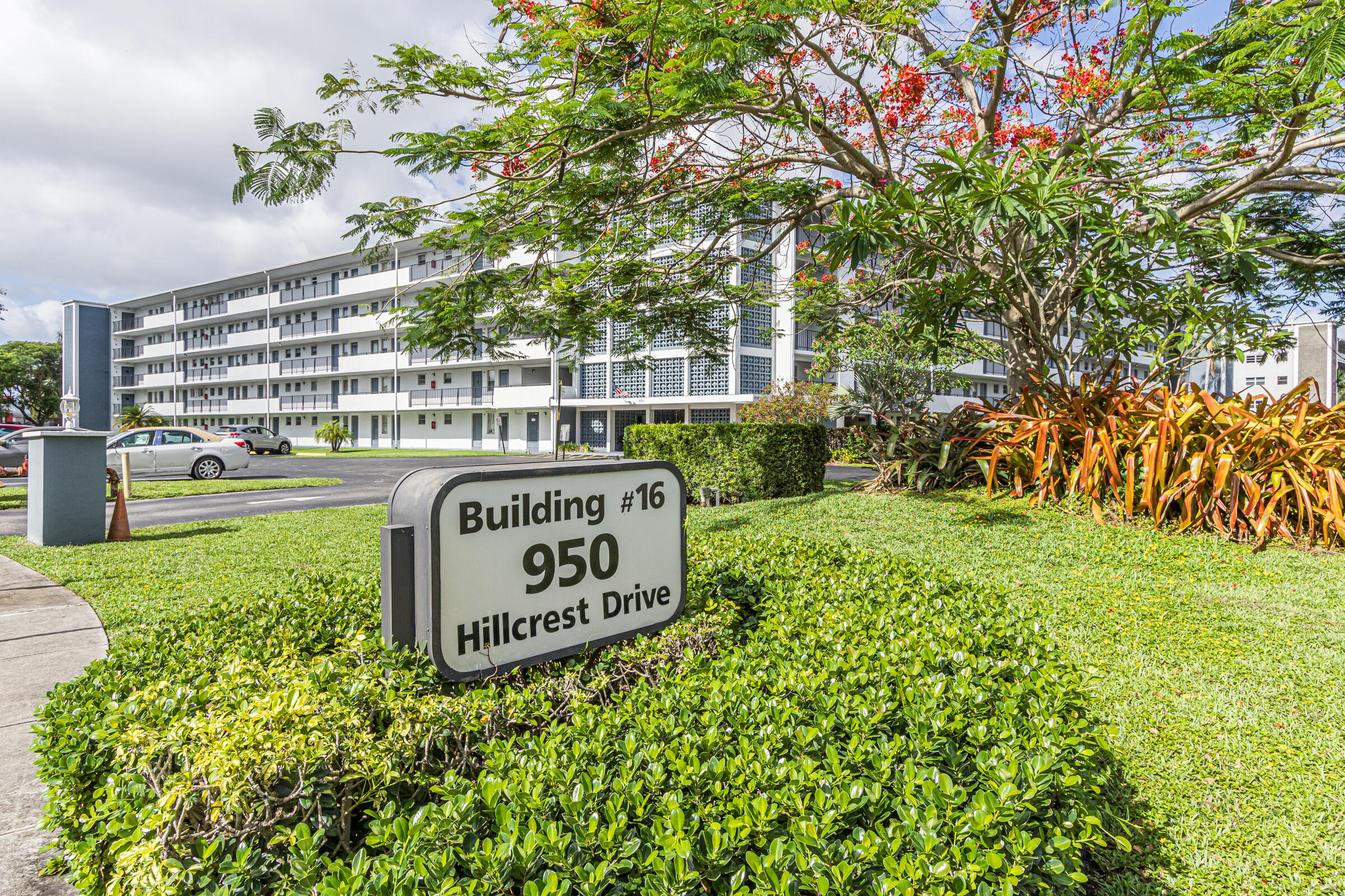 950 Hillcrest 514