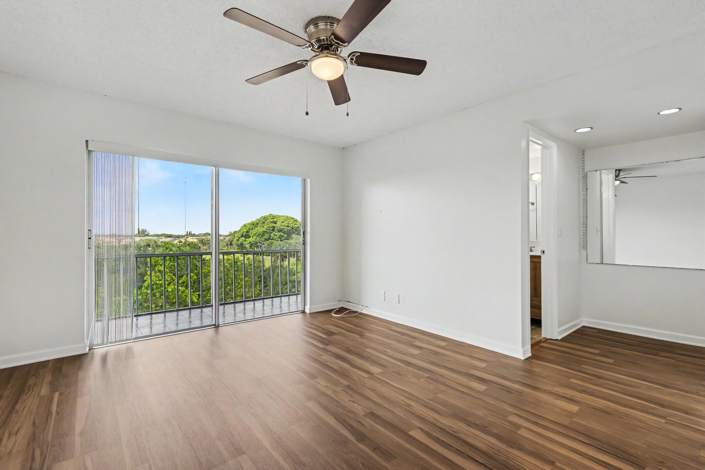 950 Hillcrest 514