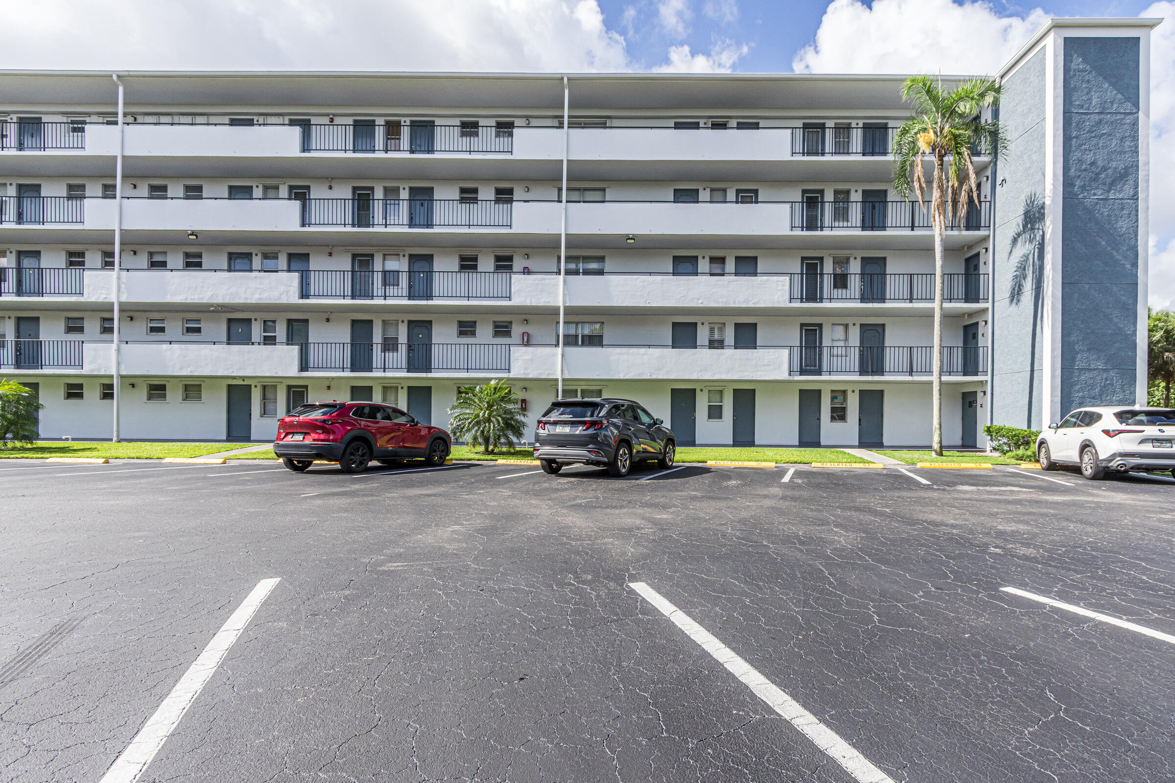 950 Hillcrest 514