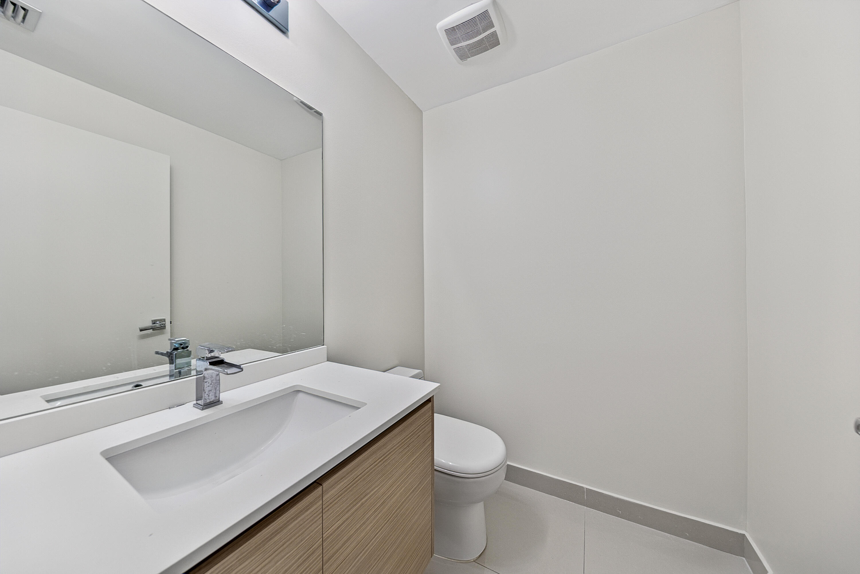 600 NE 27th Street 1605