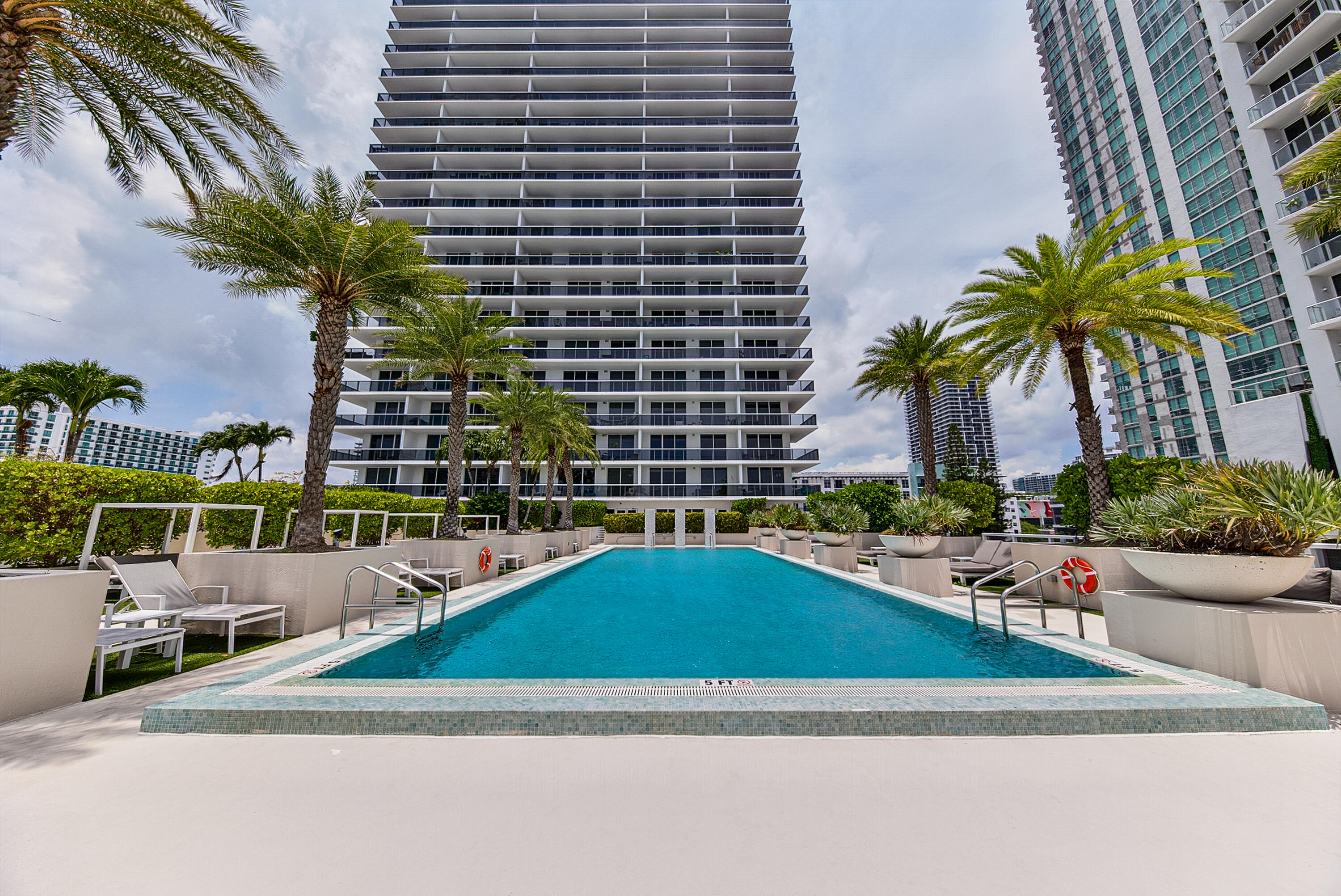 600 NE 27th Street 1605