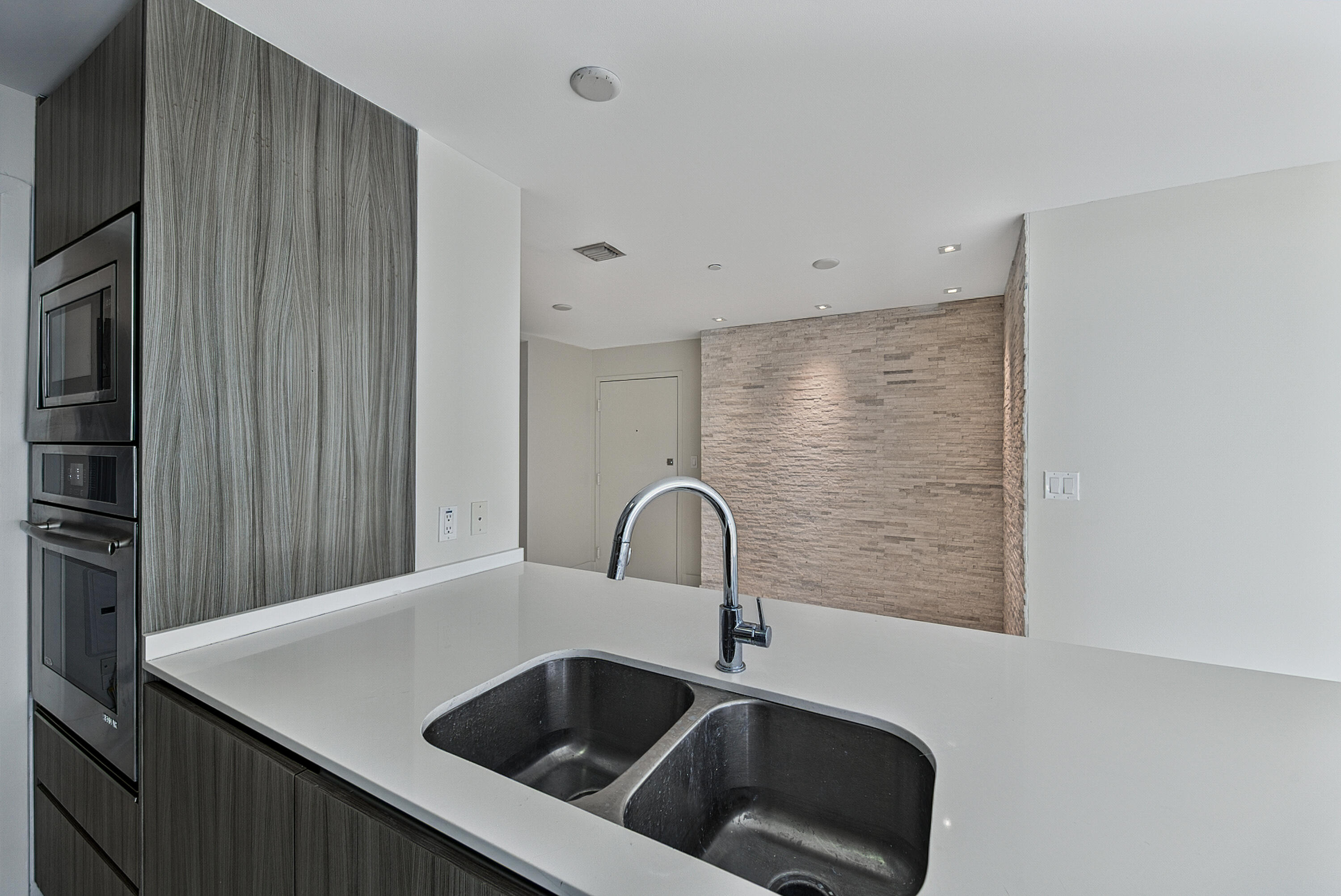 600 NE 27th Street 1605