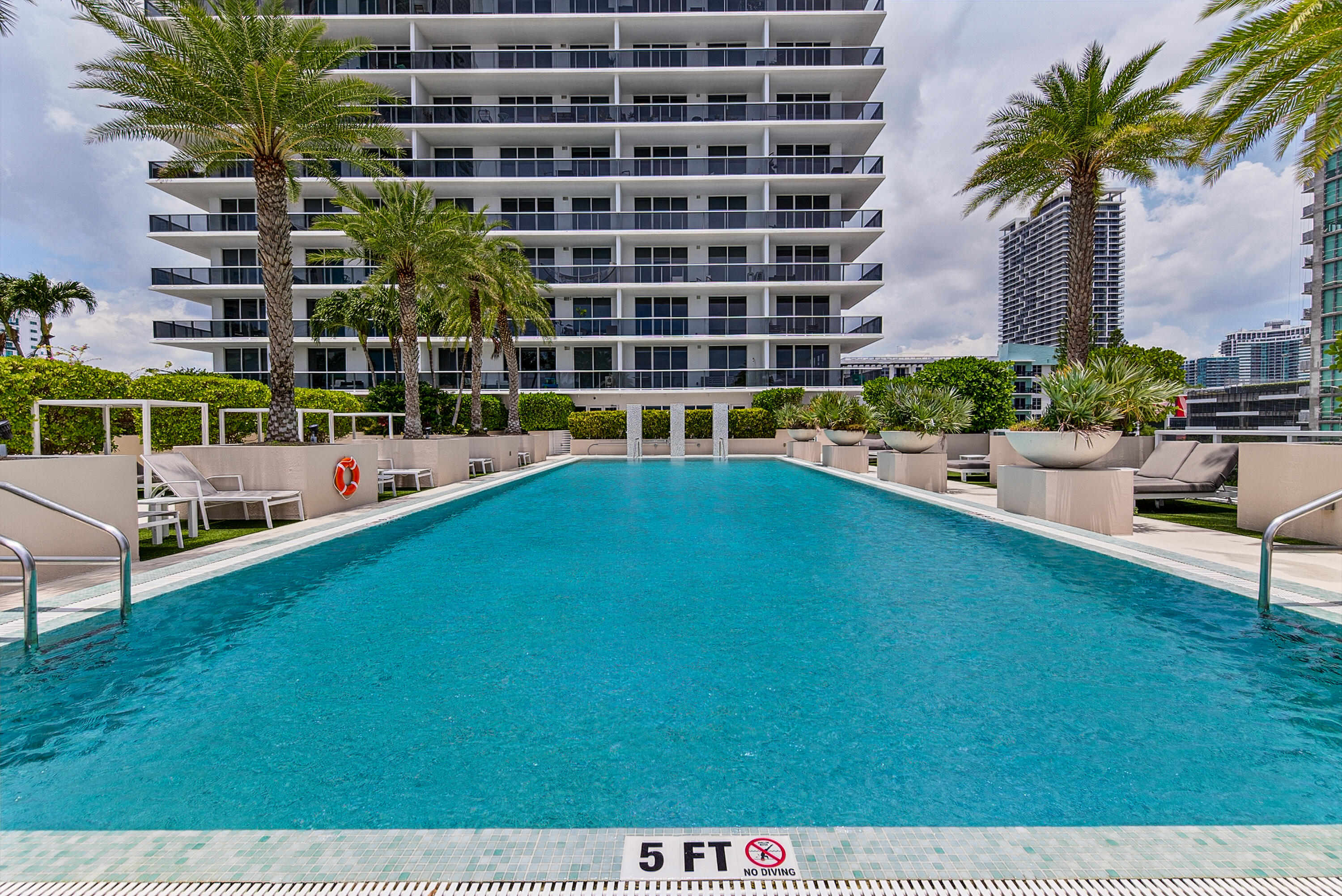 600 NE 27th Street 1605