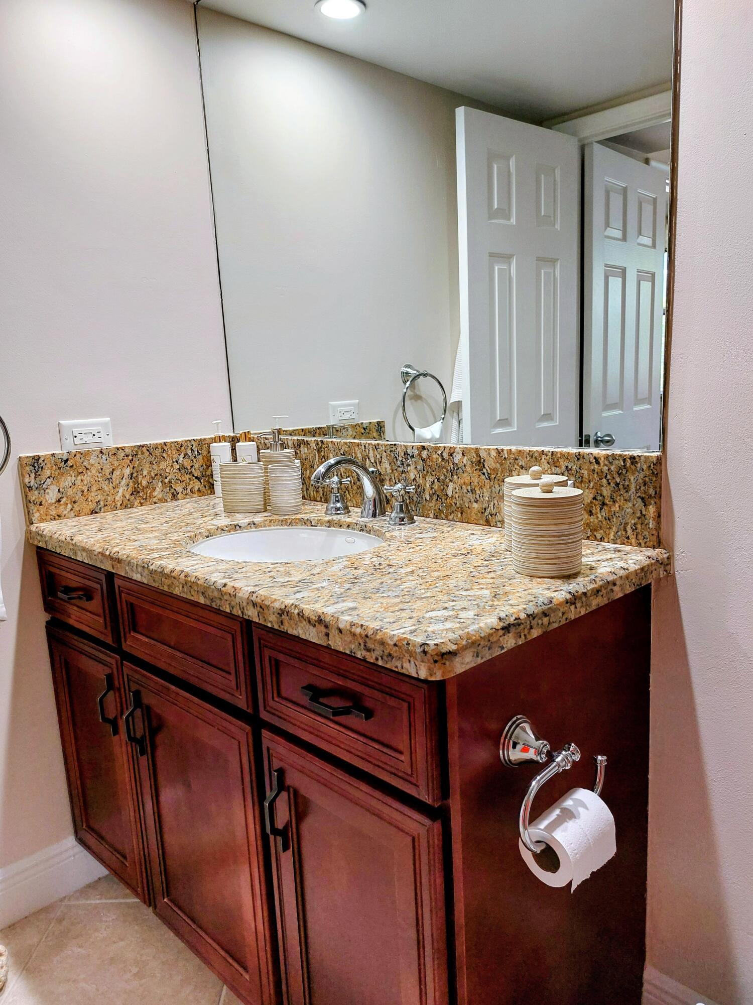 2000 S Ocean Boulevard Lc, Lauderdale-By-The-Sea Unit: Lc