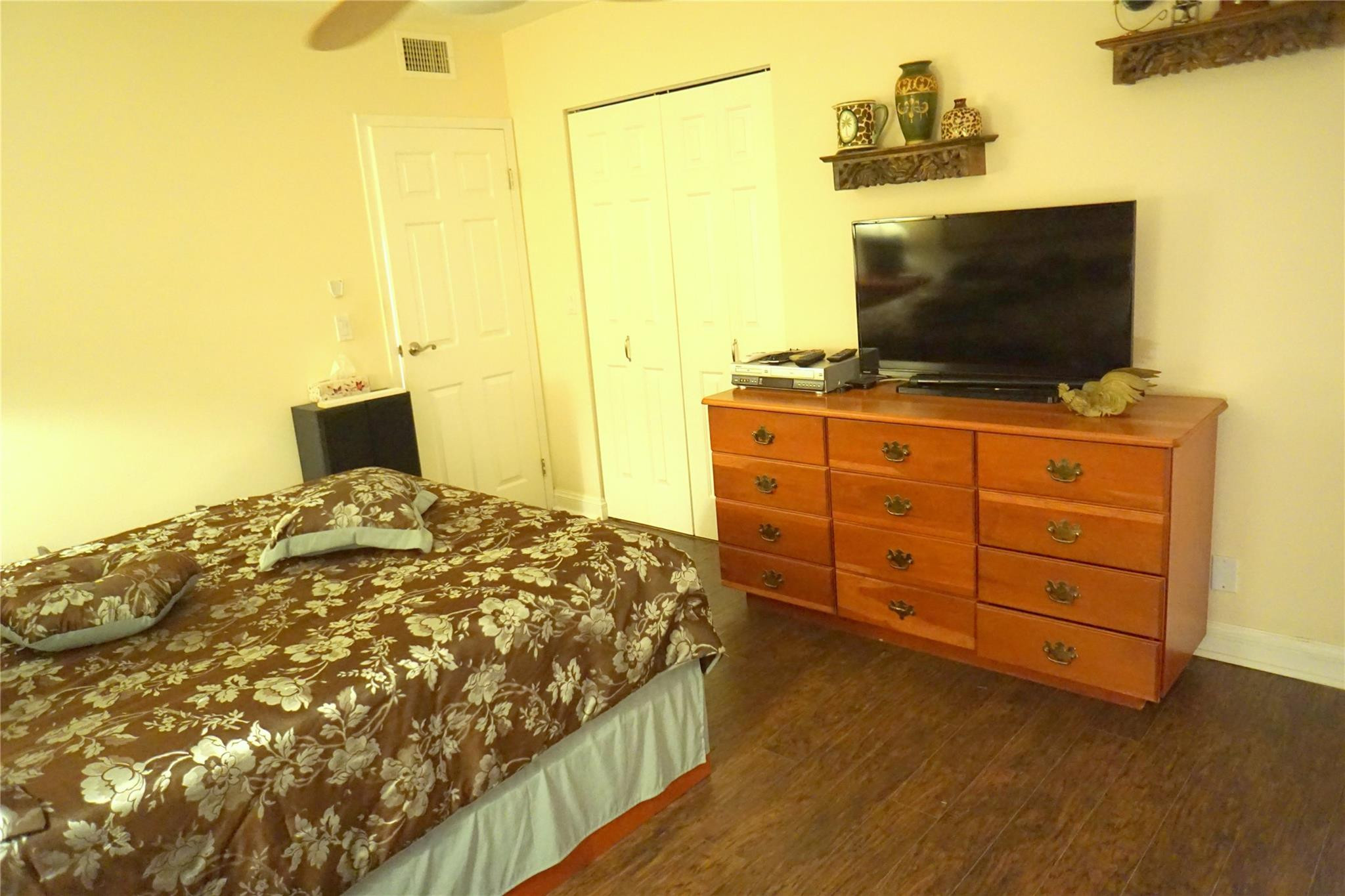 2851 Somerset Drive 103