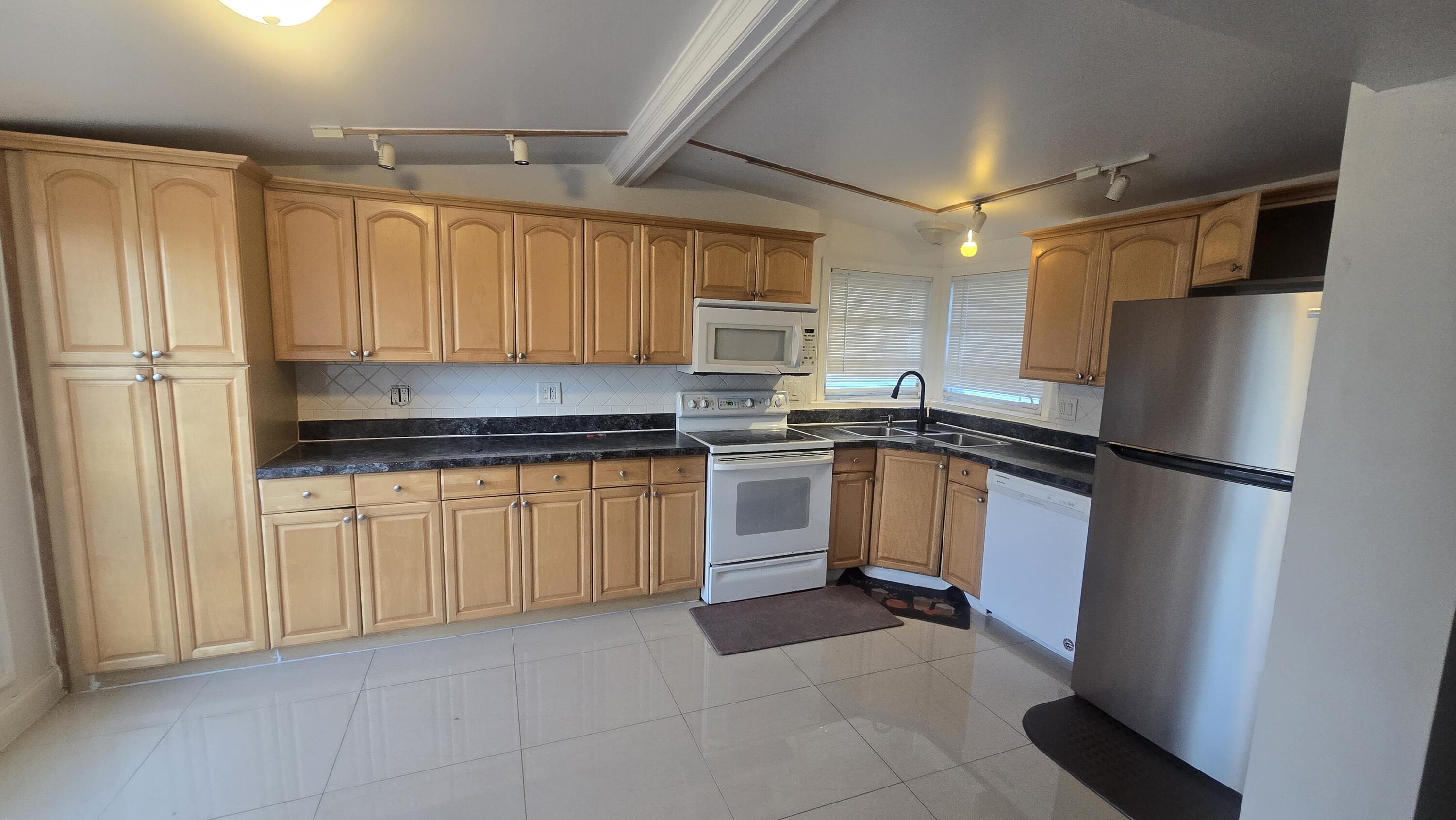 1933 NE 48th Street