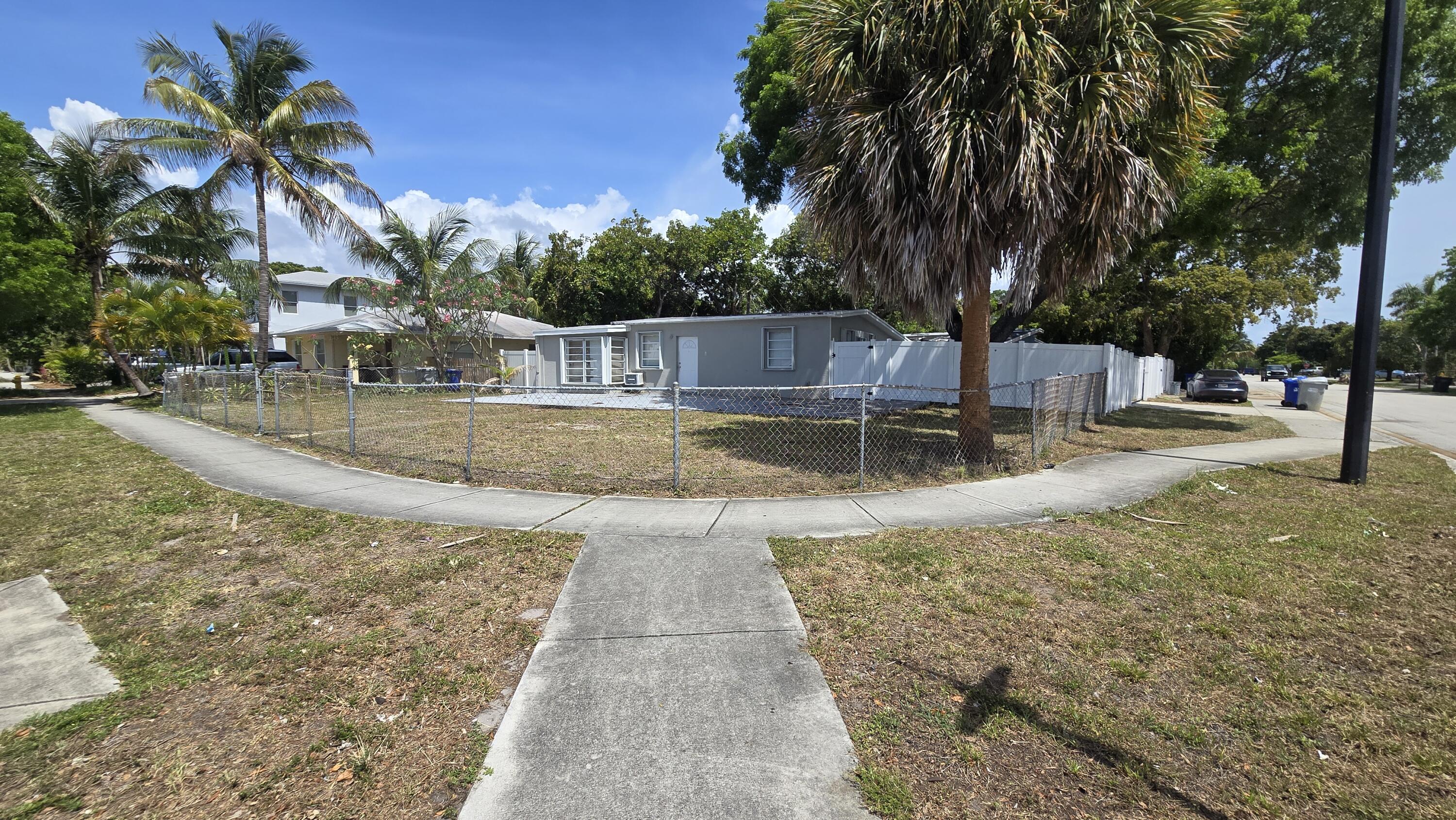 1933 NE 48th Street