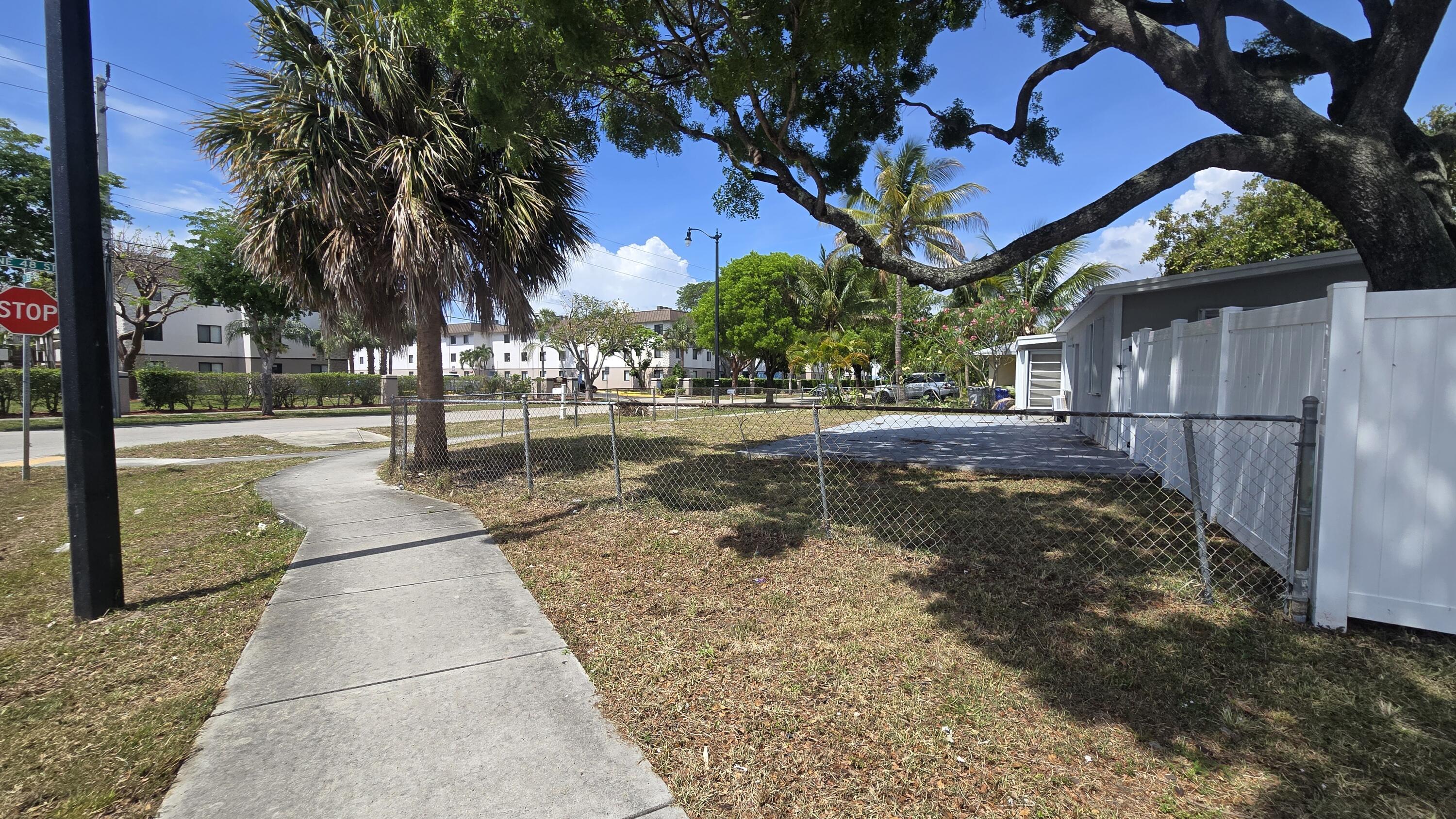 1933 NE 48th Street