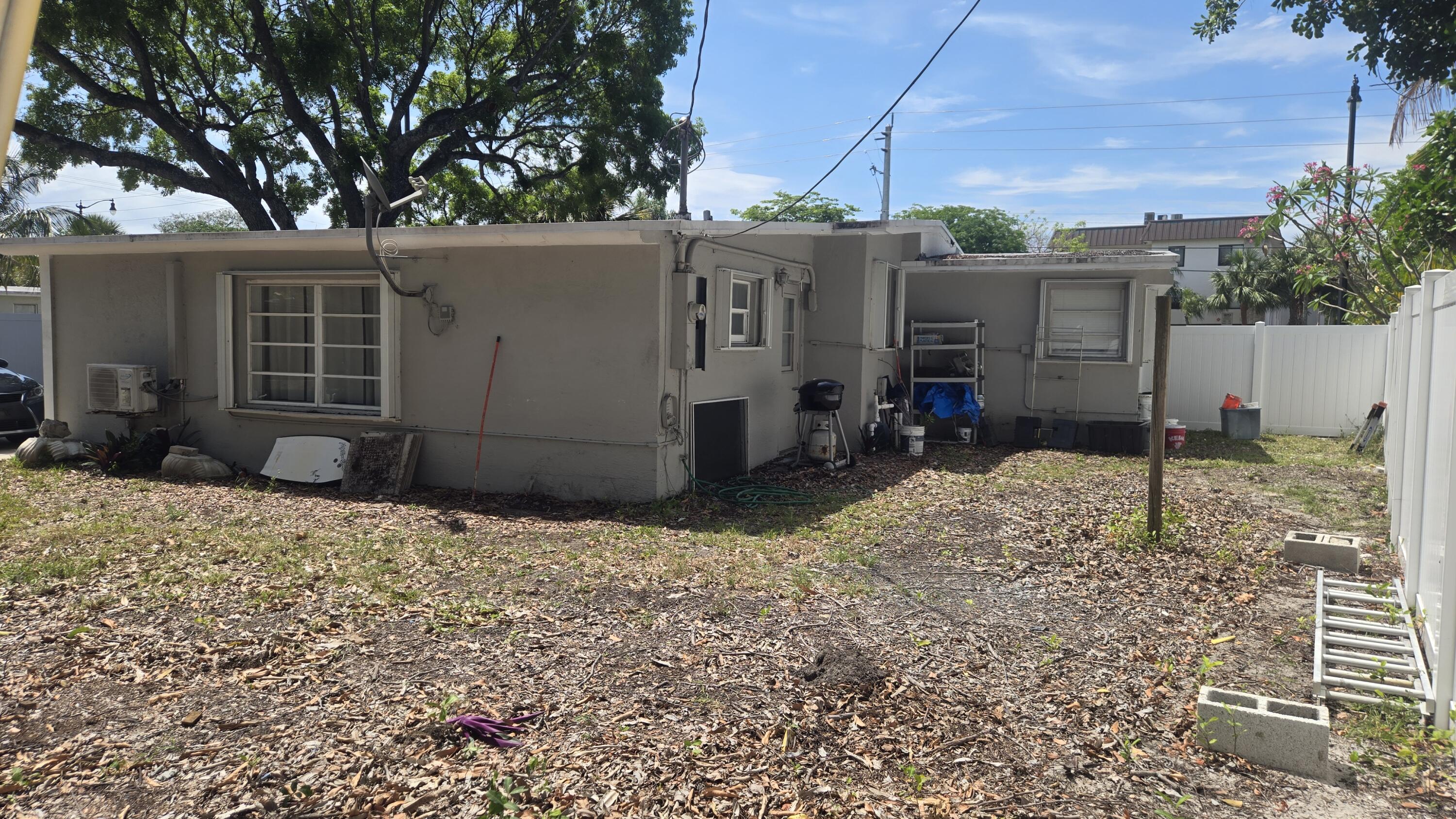 1933 NE 48th Street