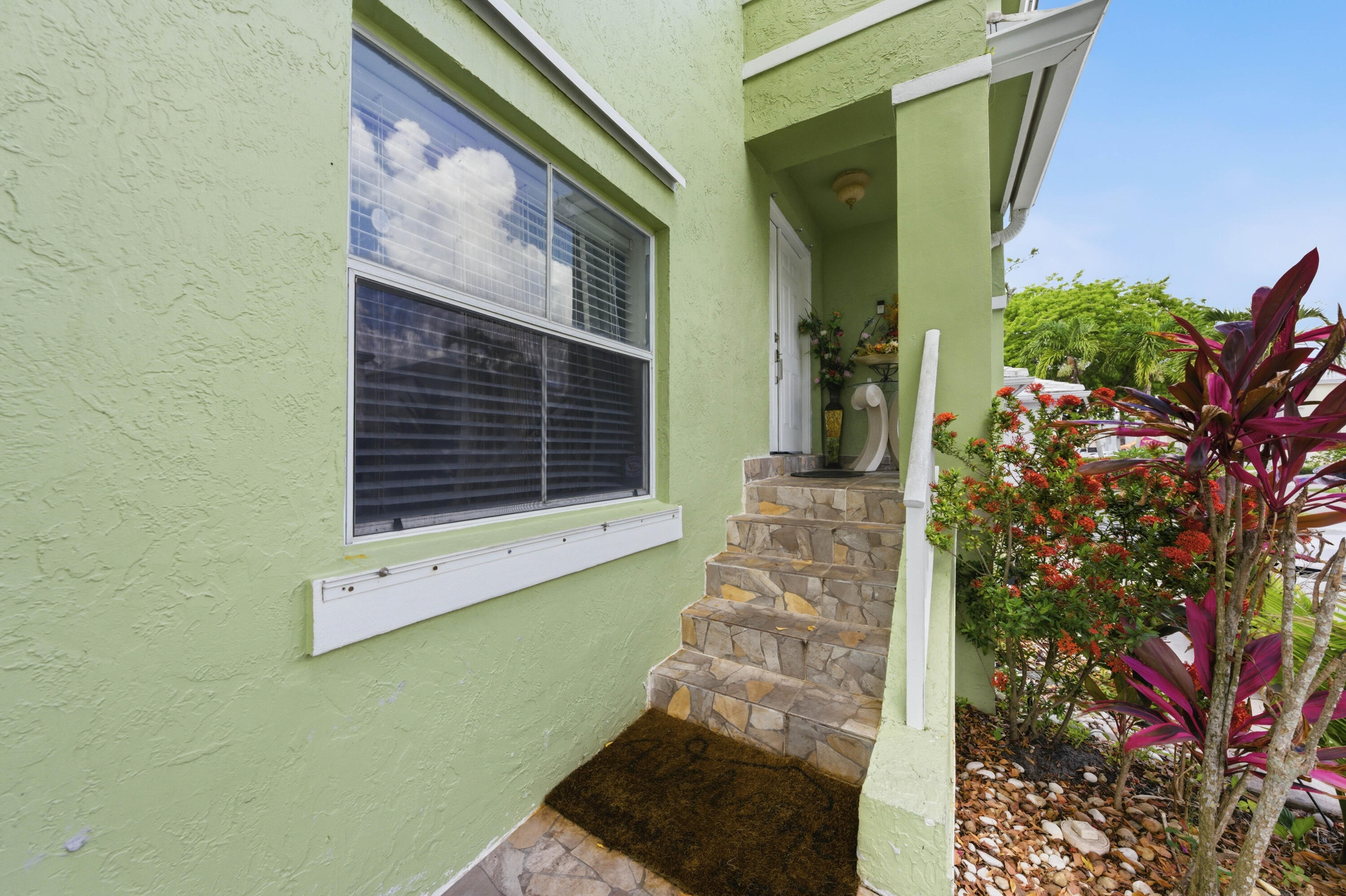 6582 Bayfront Drive