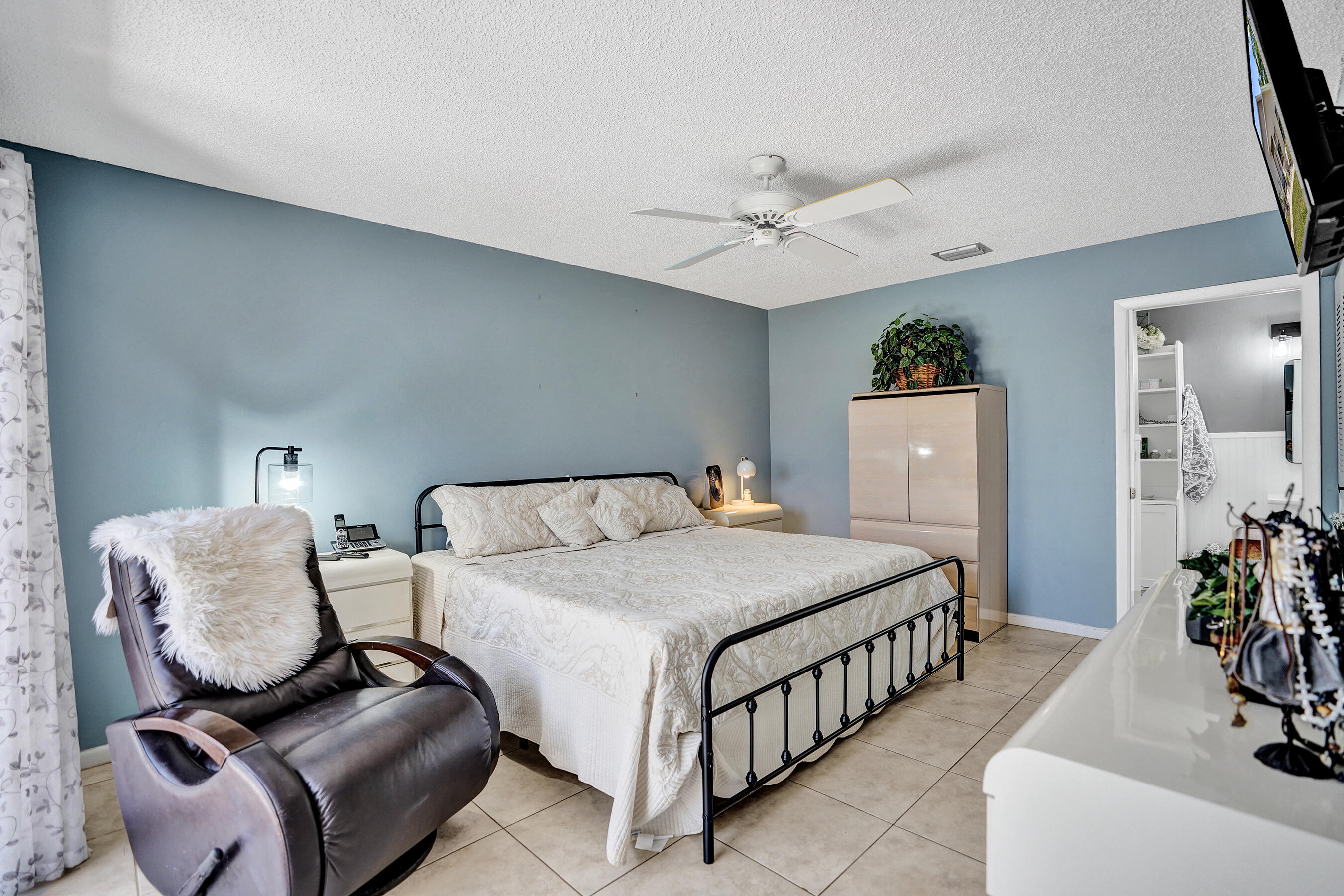 2915 NW 12th Street D