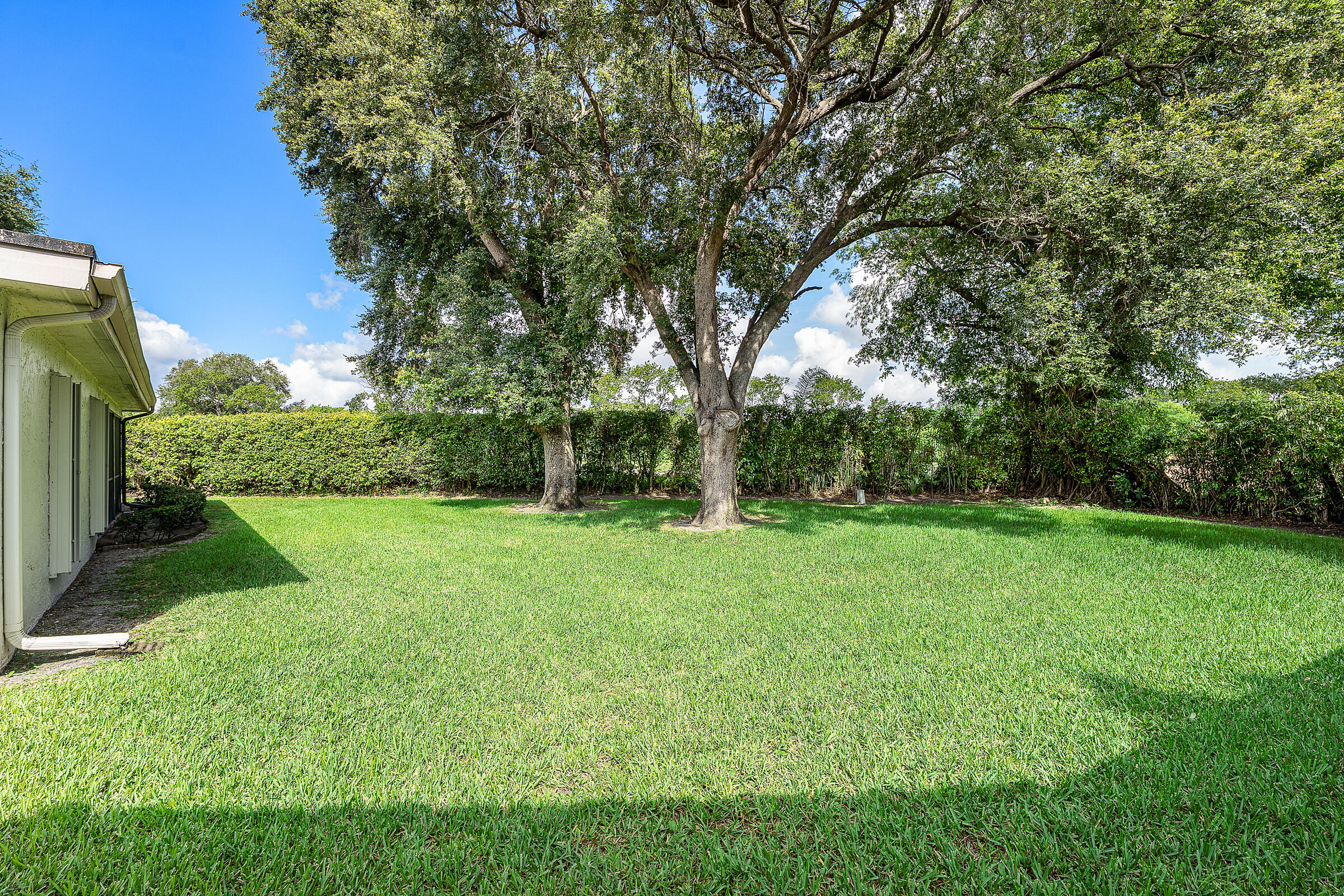 7852 Cloverfield Circle