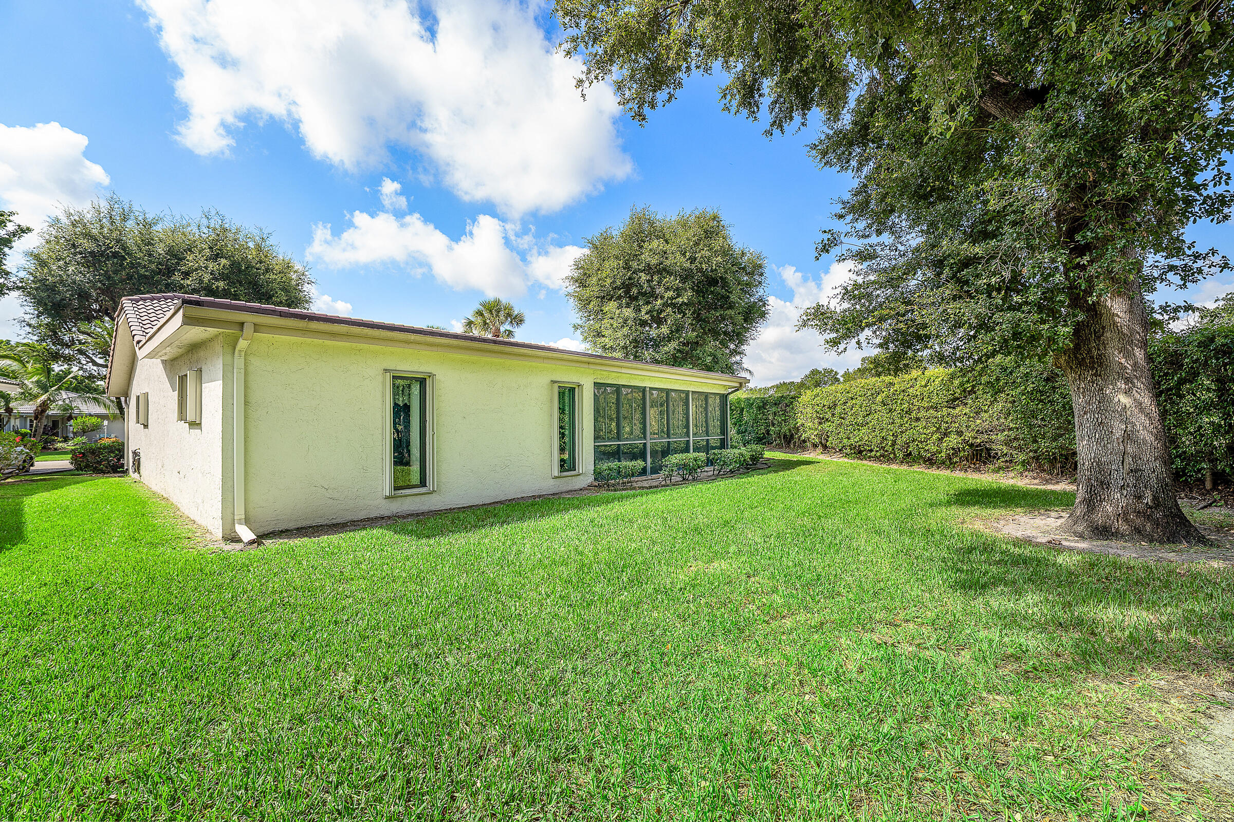 7852 Cloverfield Circle