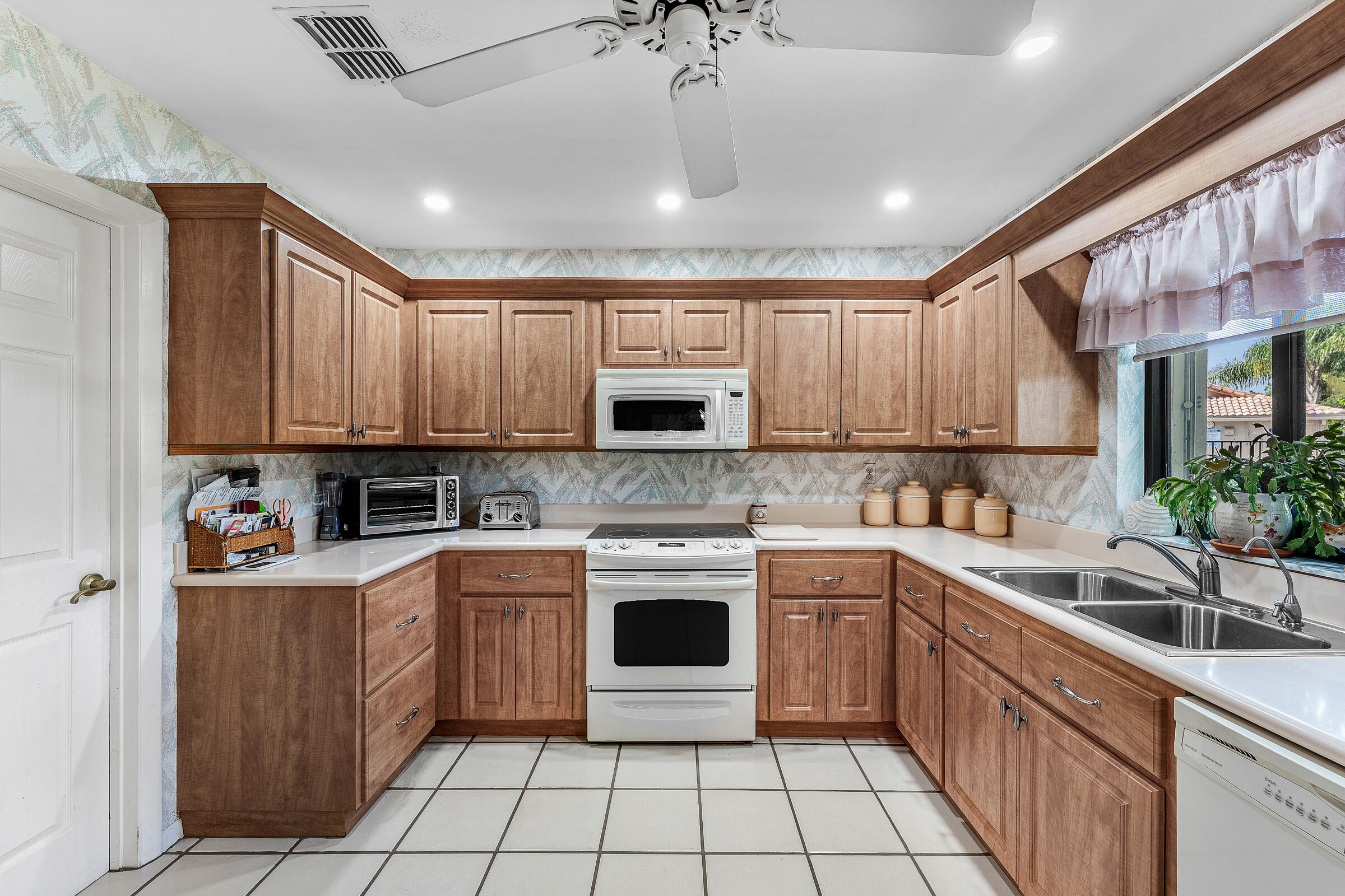 7852 Cloverfield Circle