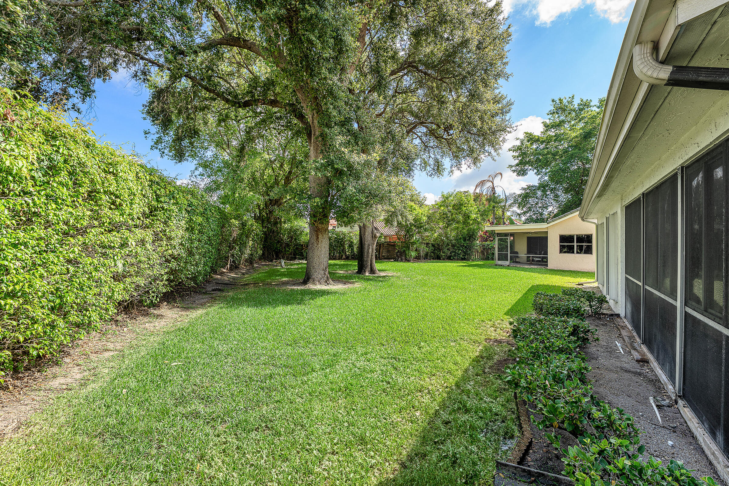 7852 Cloverfield Circle