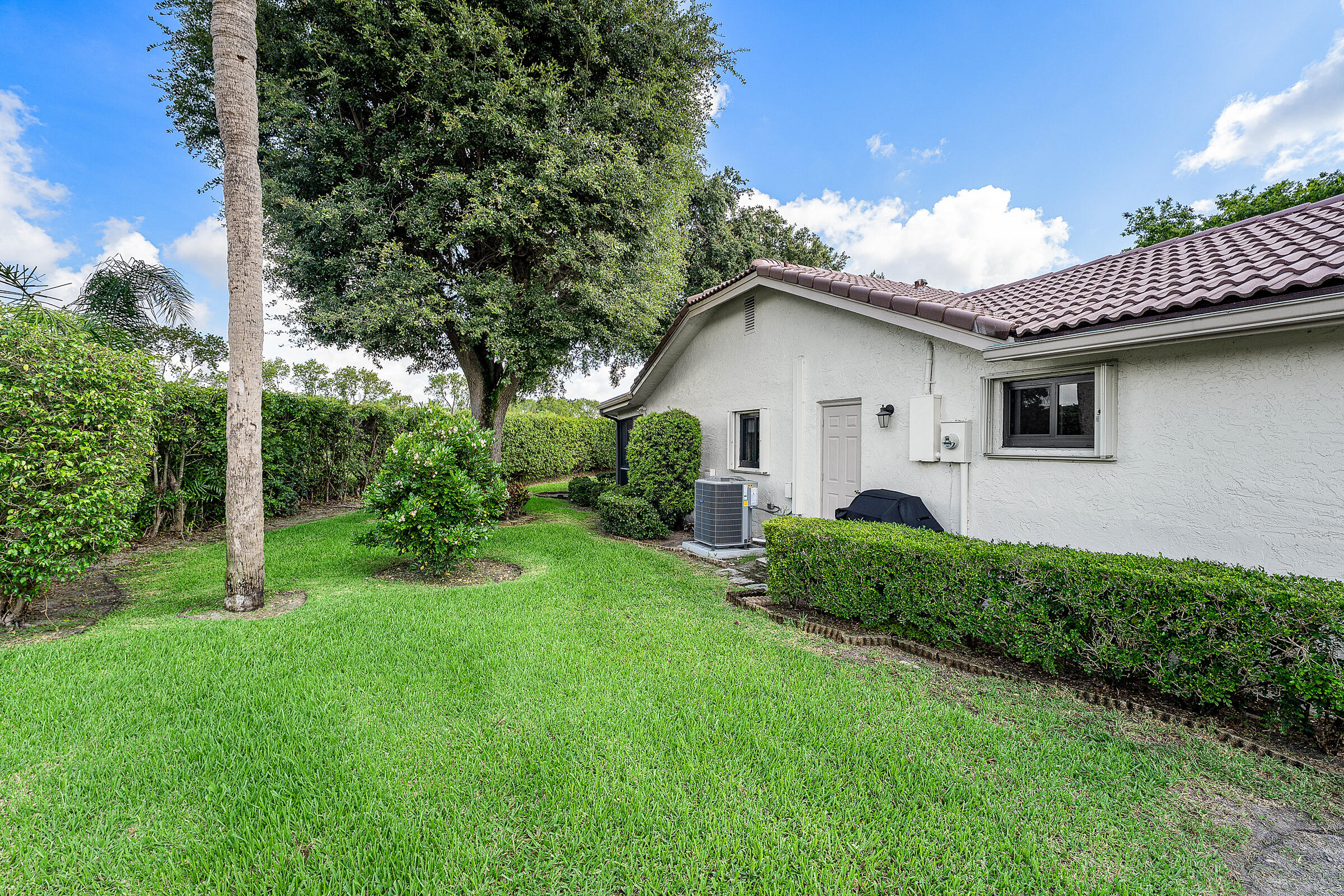 7852 Cloverfield Circle