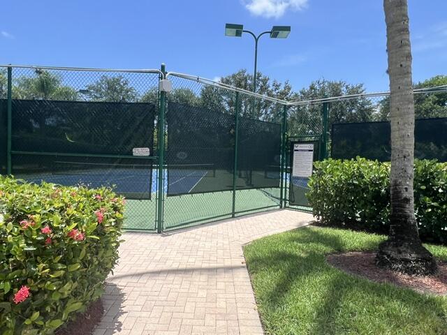 8583 Vía Serena
