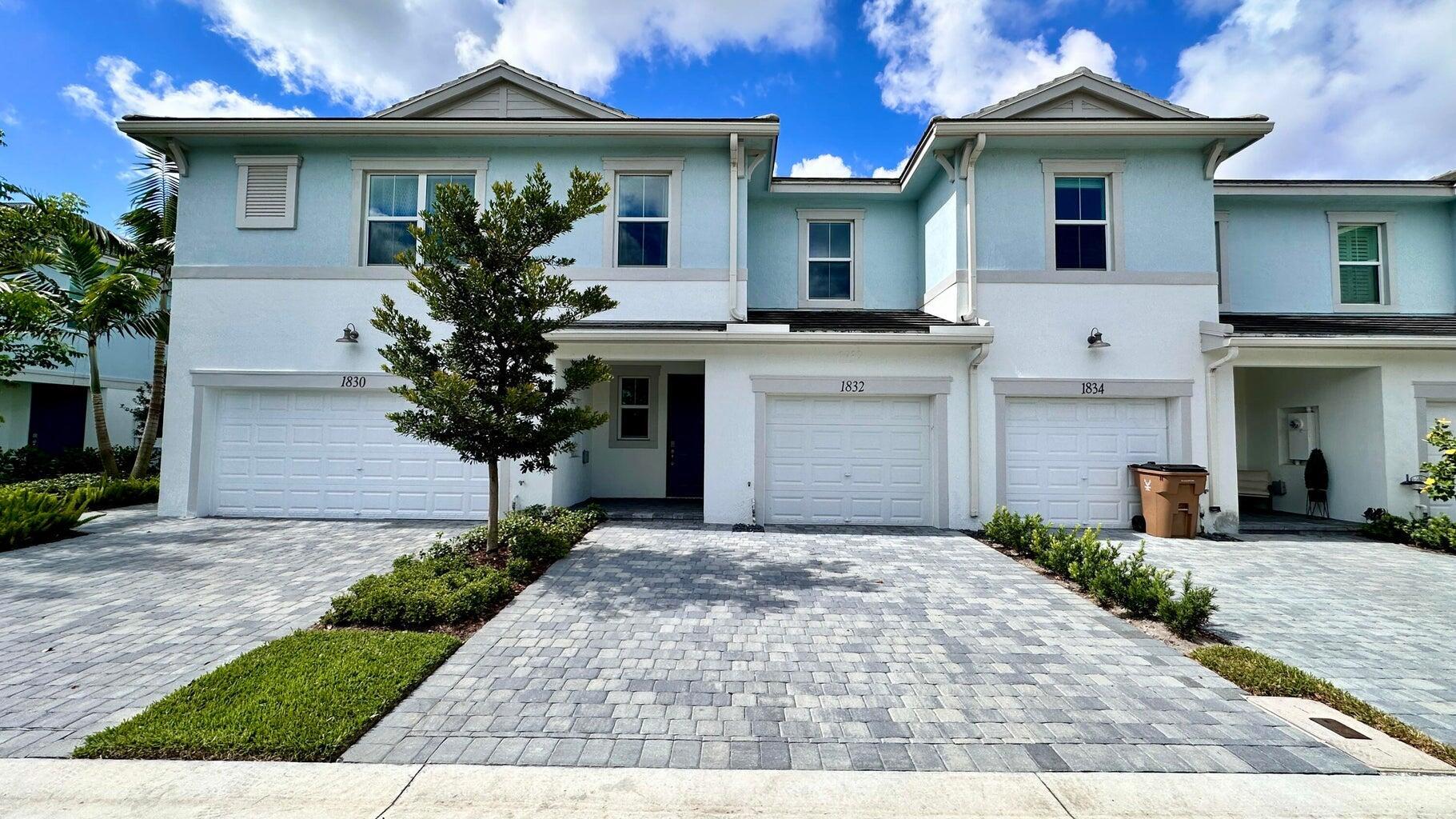 1832 Sandpiper Pointe Place