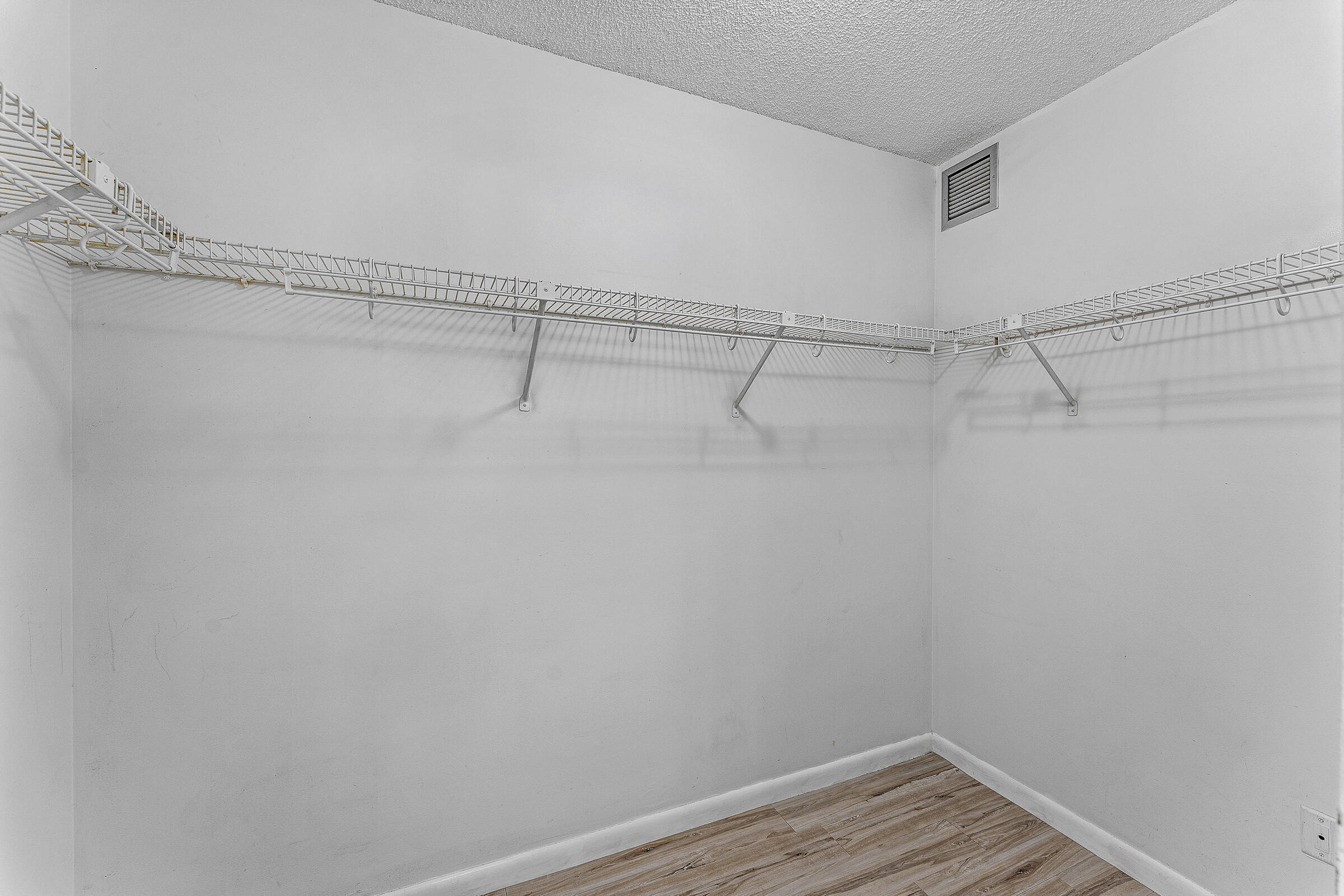 6097 Balboa Circle 202