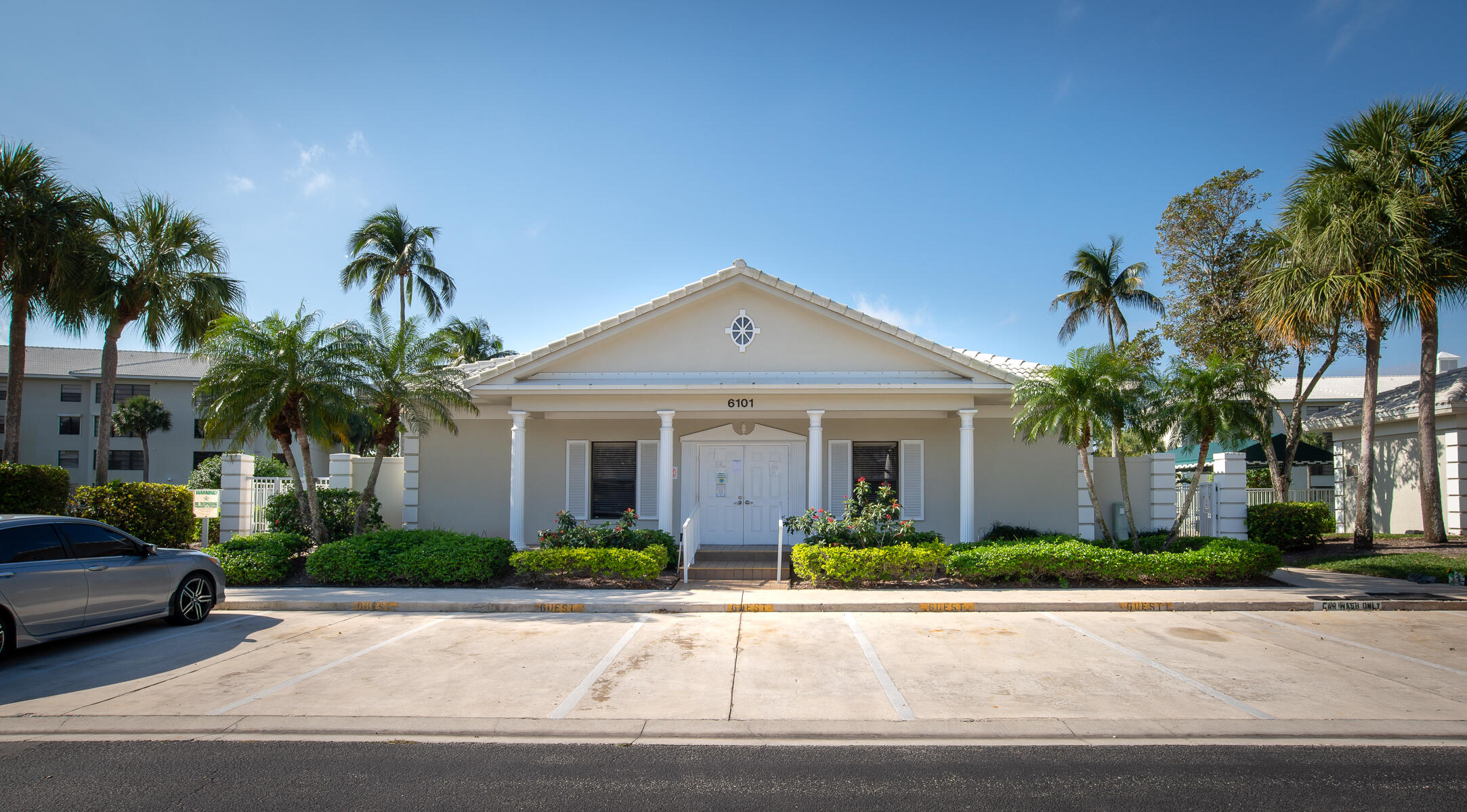 6097 Balboa Circle 202