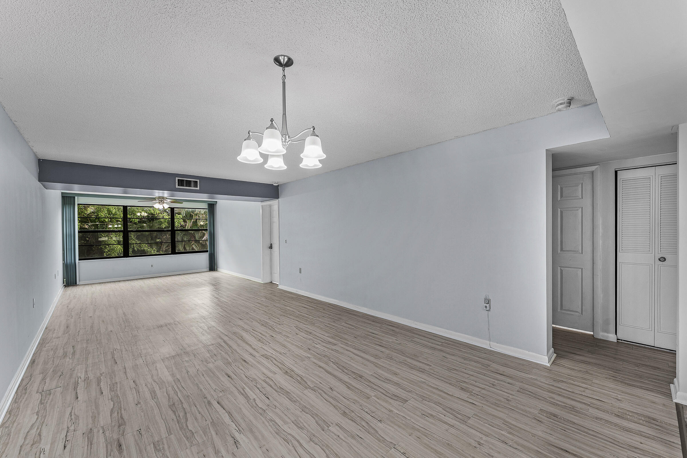 6097 Balboa Circle 202