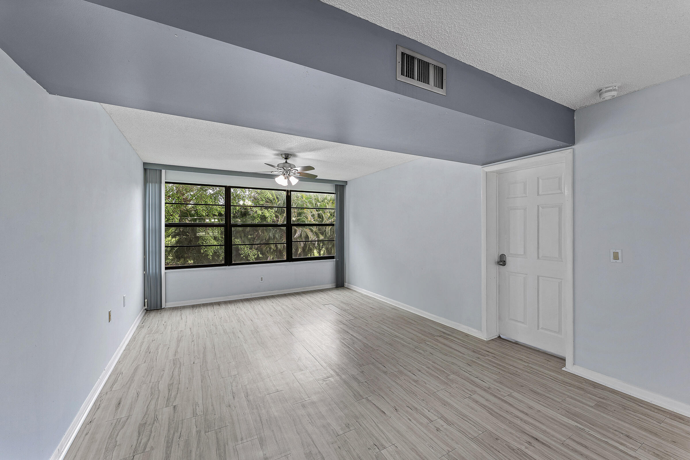 6097 Balboa Circle 202