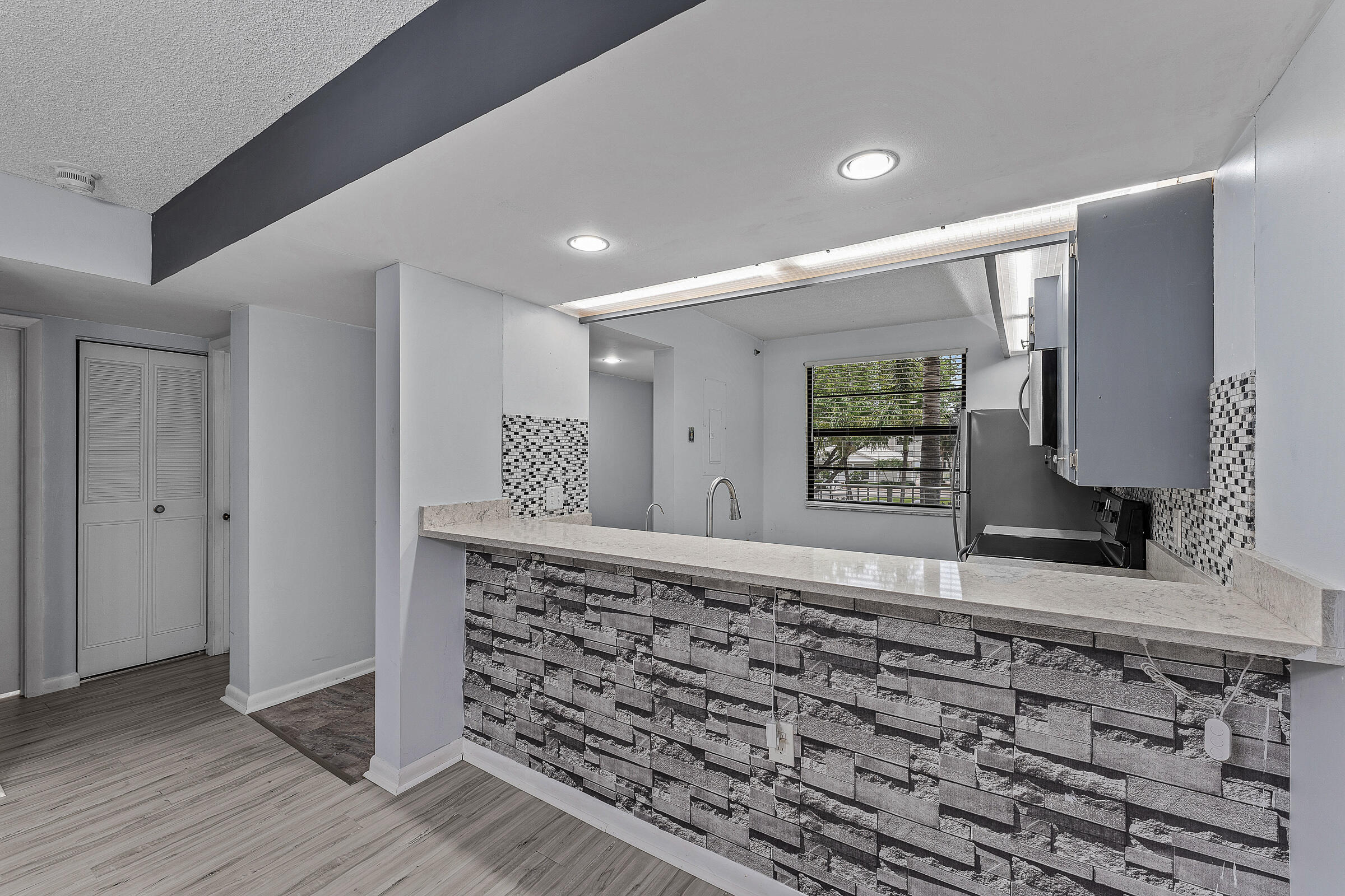 6097 Balboa Circle 202
