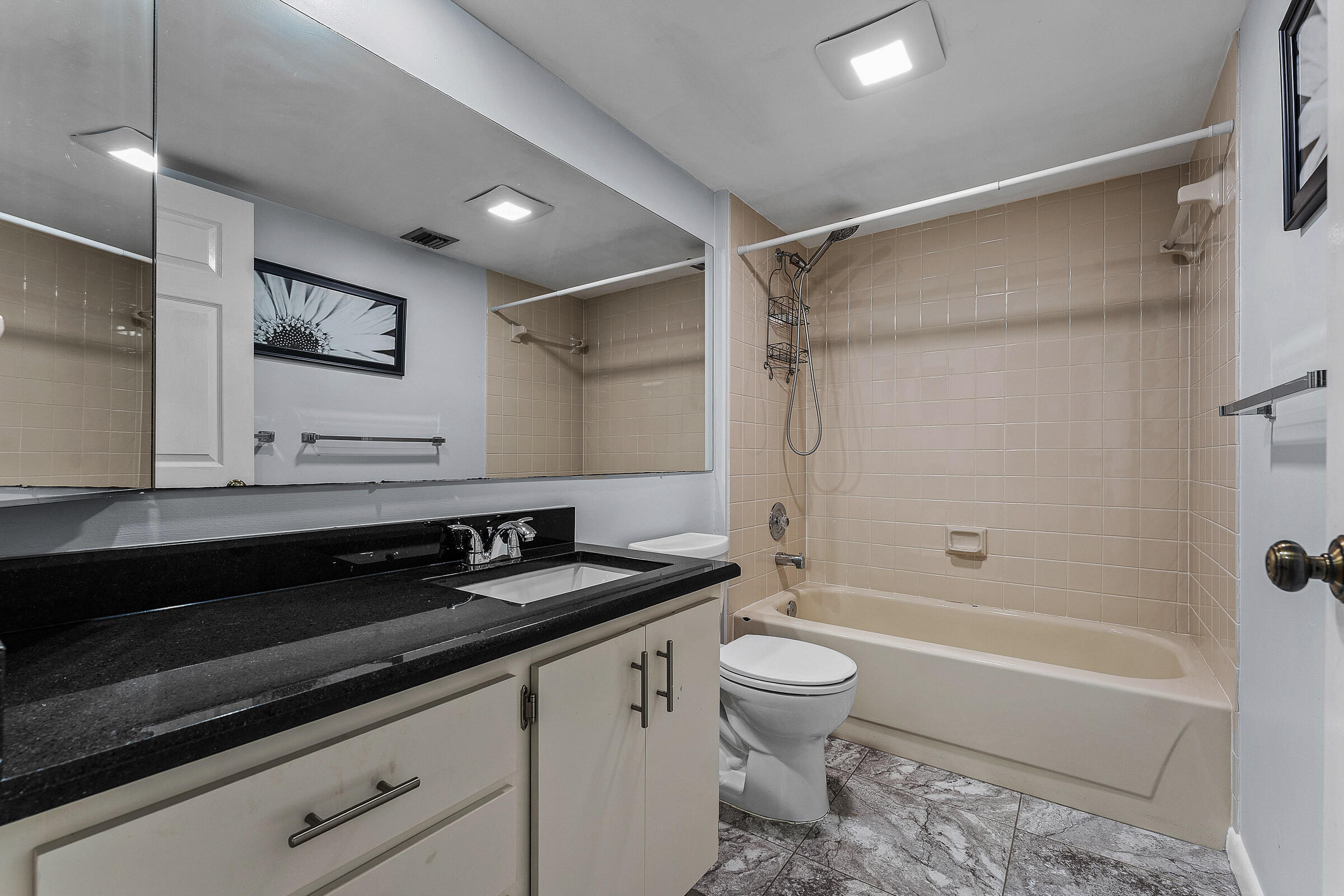 6097 Balboa Circle 202