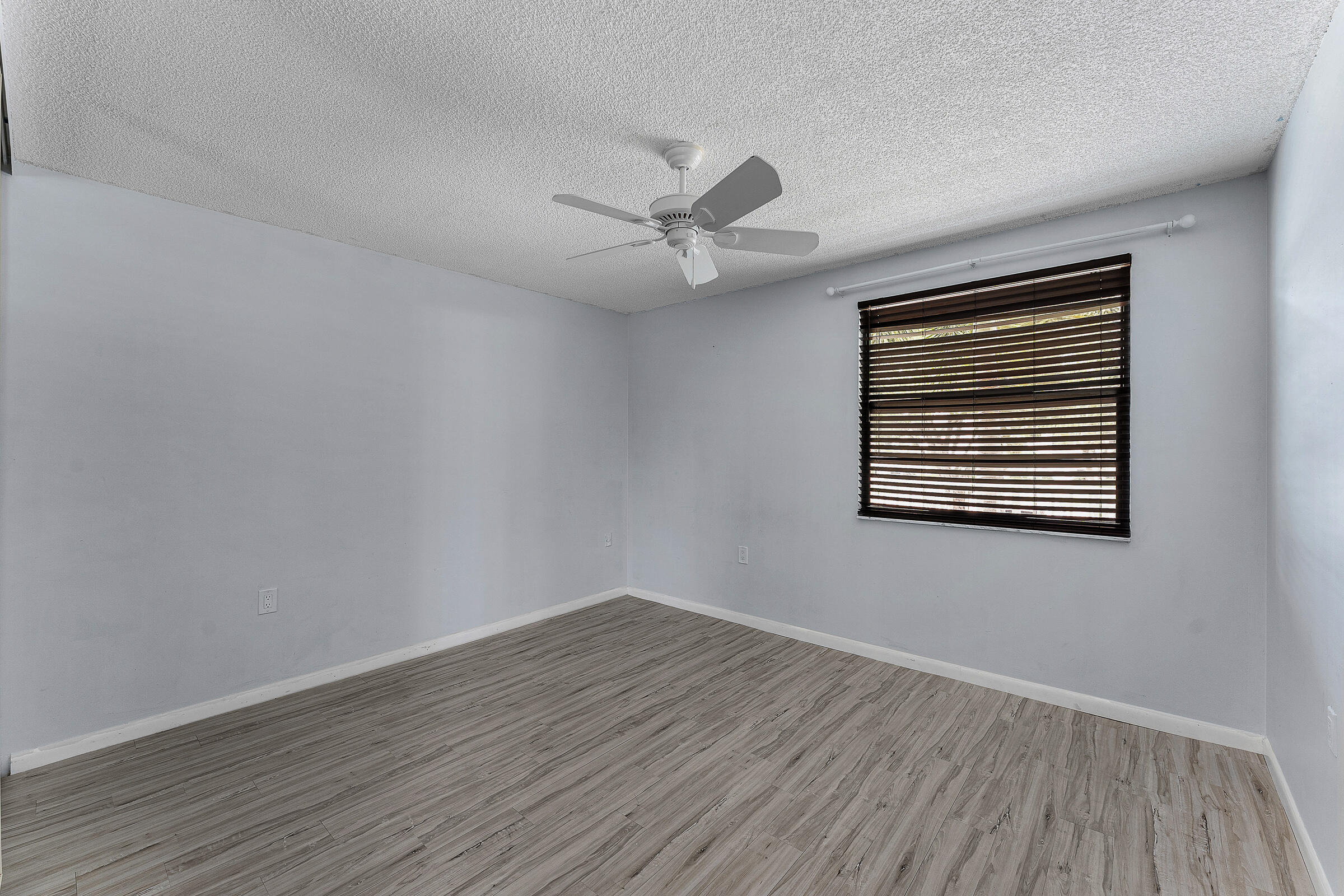 6097 Balboa Circle 202