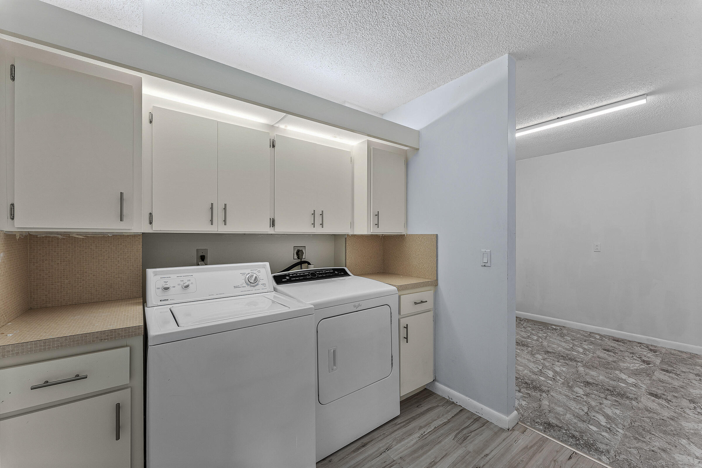 6097 Balboa Circle 202
