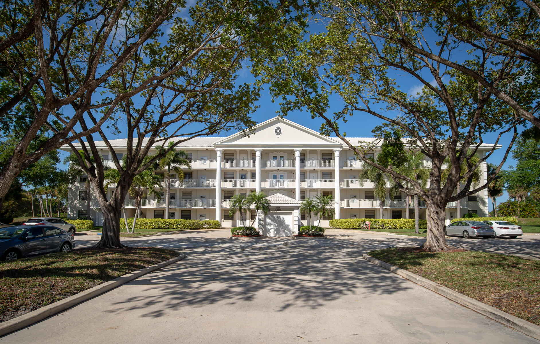 6097 Balboa Circle 202