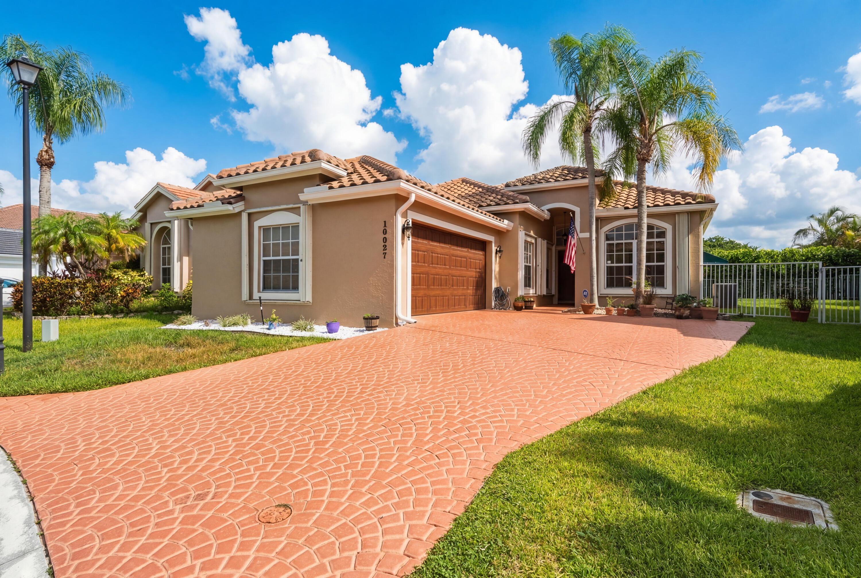 10827 La Salinas Circle