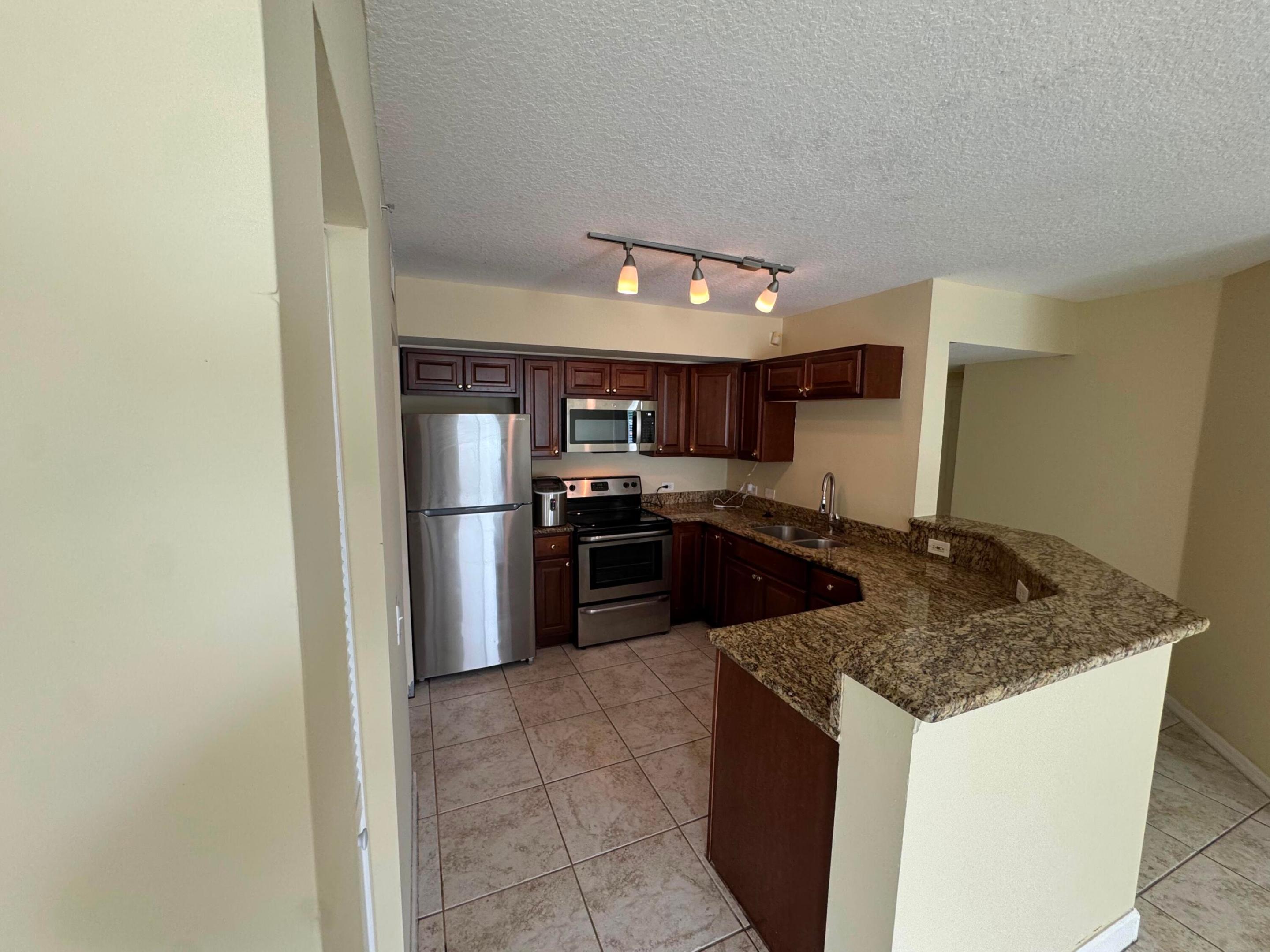 201 Villa Circle 201