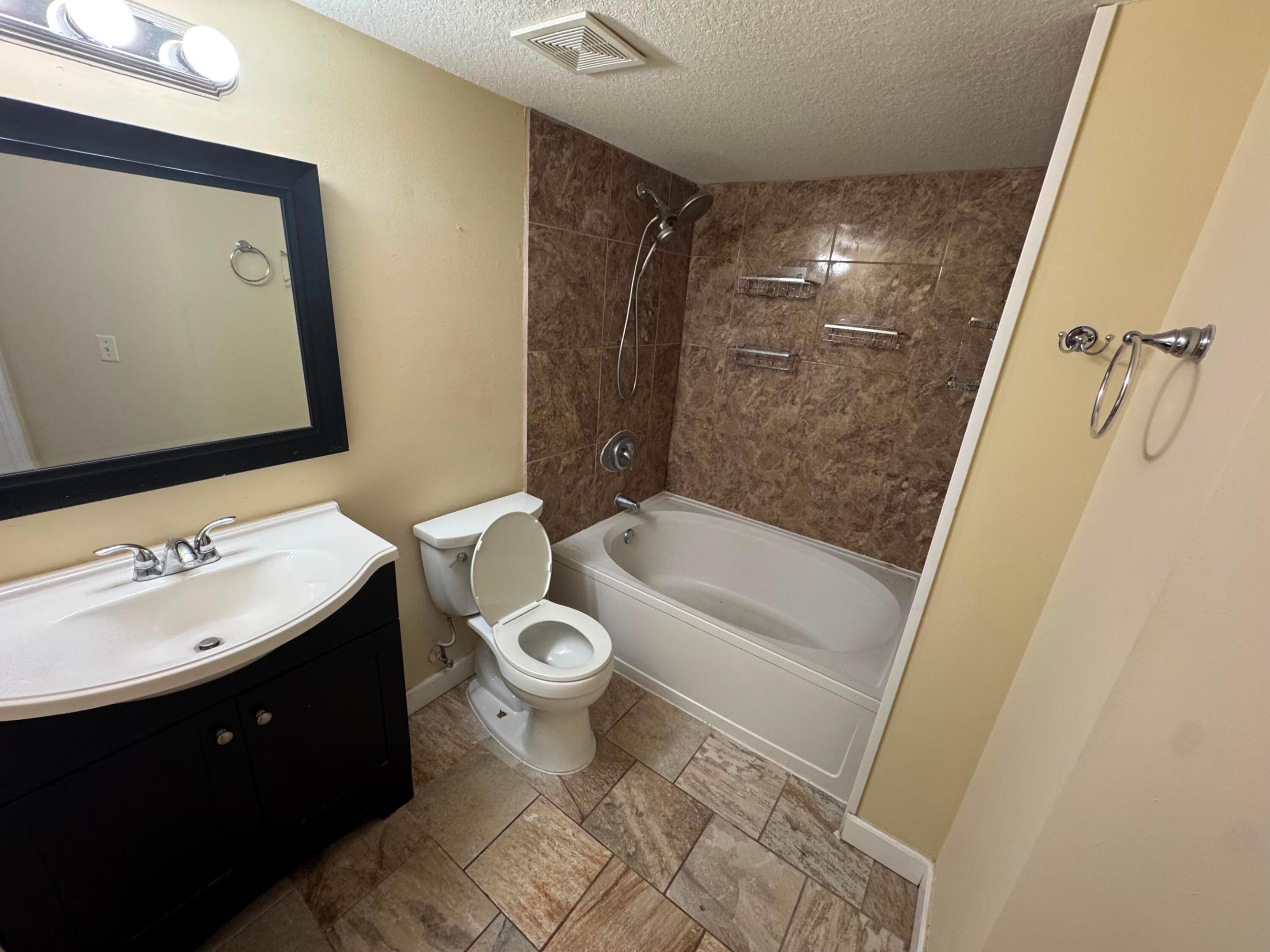 201 Villa Circle 201