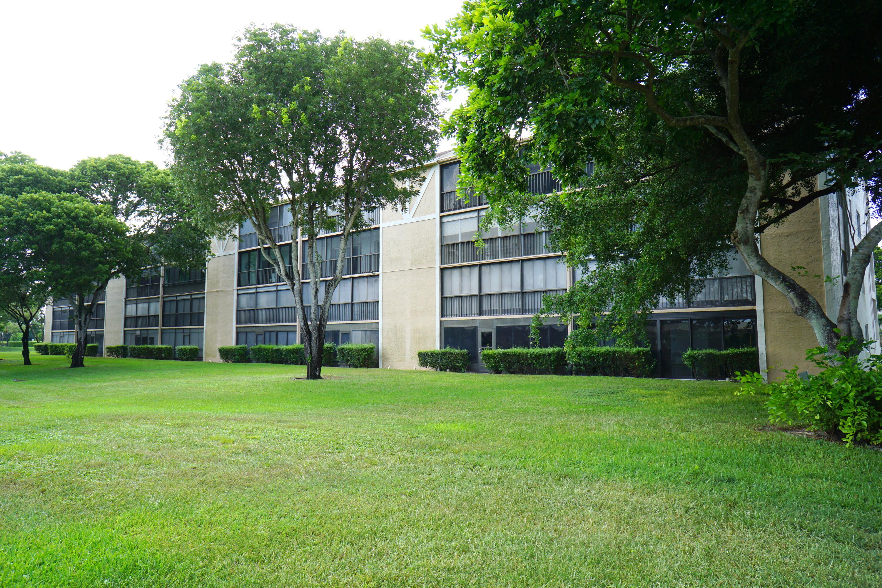 7286 HUNTINGTON Lane 306