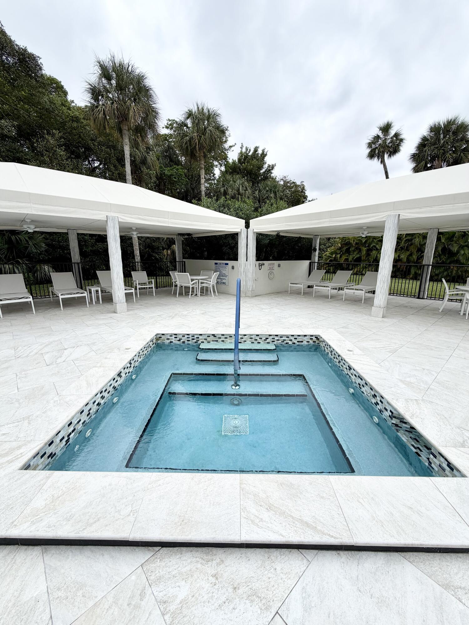 2001 N OCEAN Boulevard 301