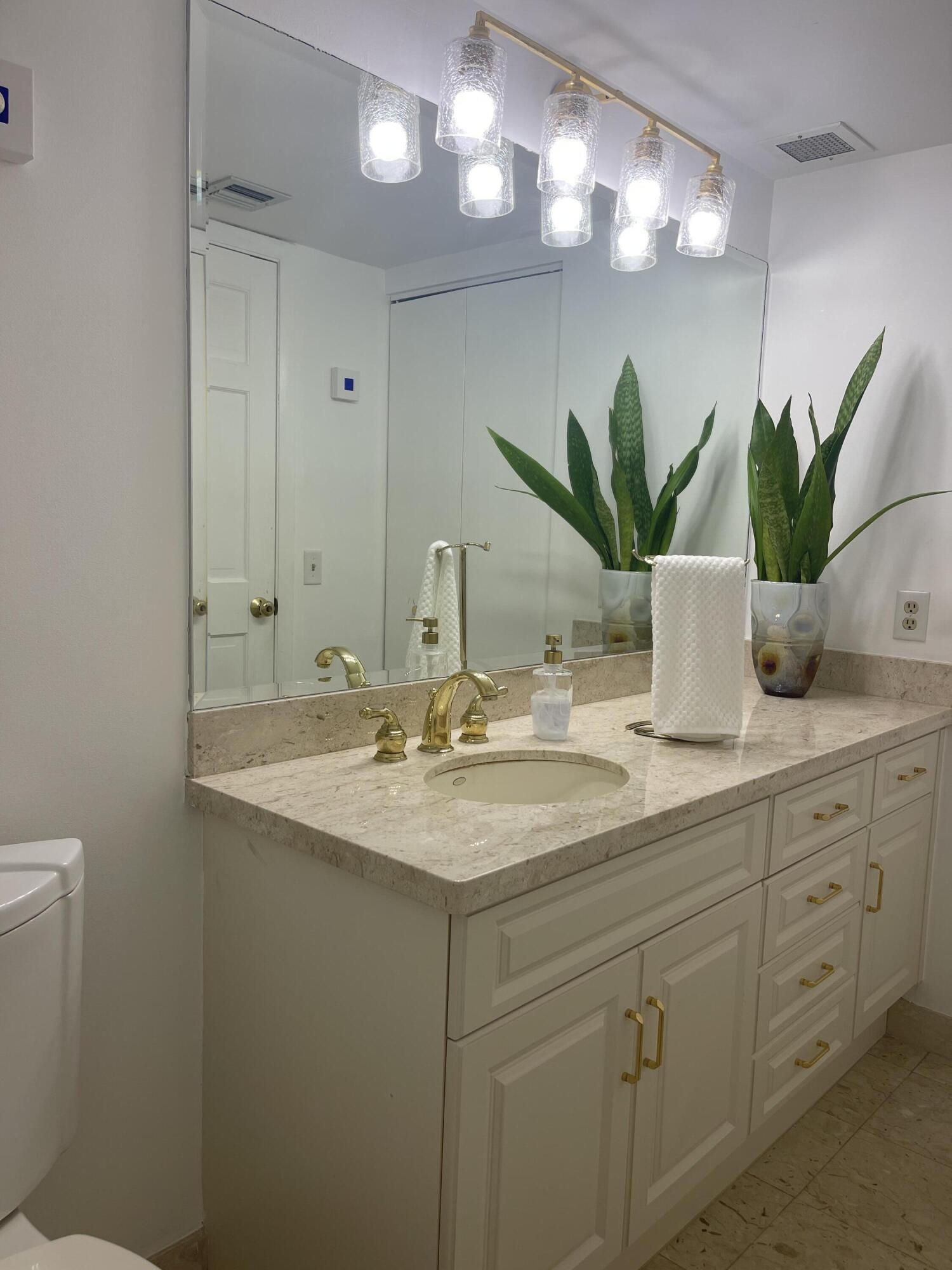 2001 N OCEAN Boulevard 301
