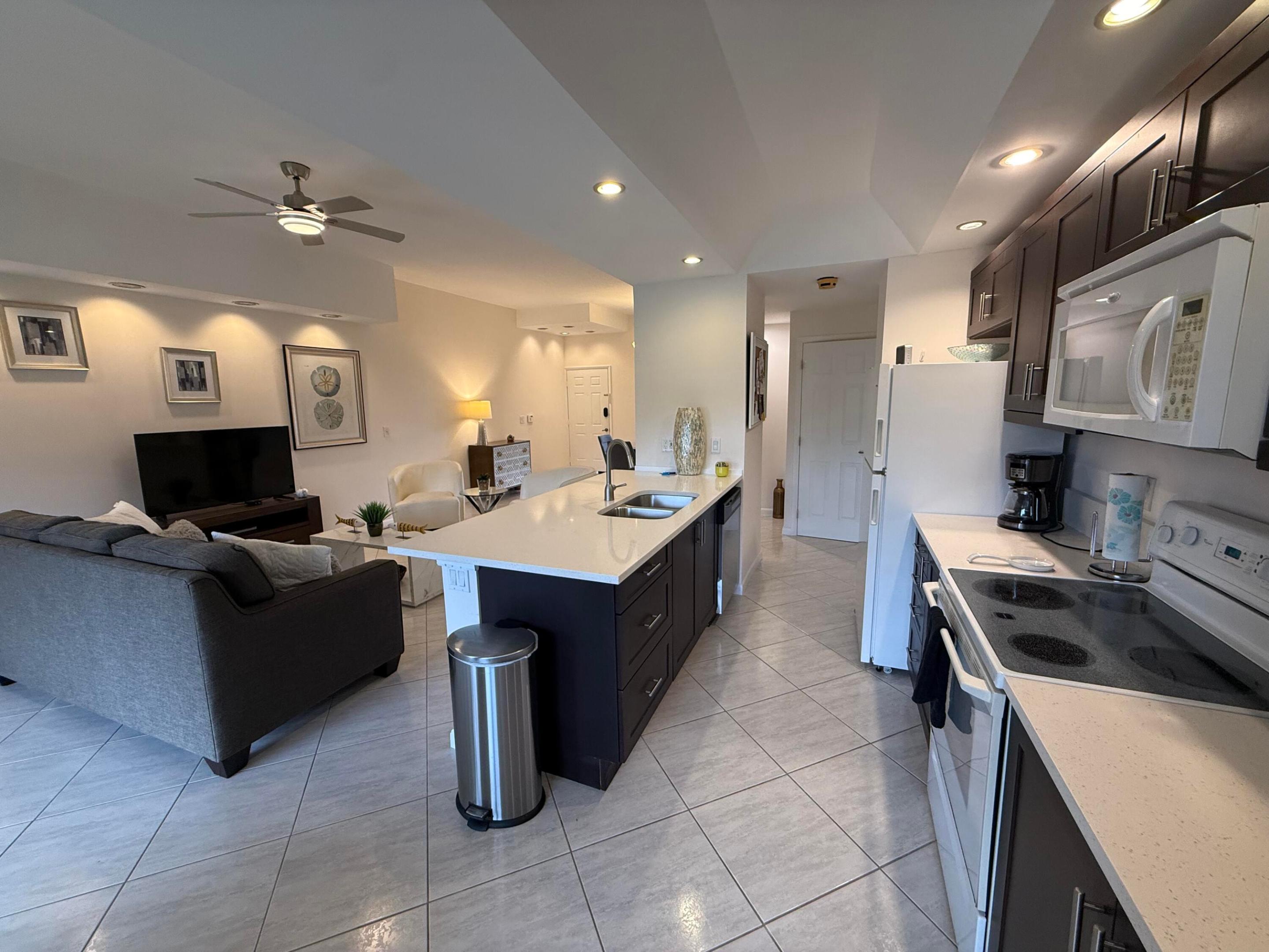 7472 LA PAZ Boulevard 102