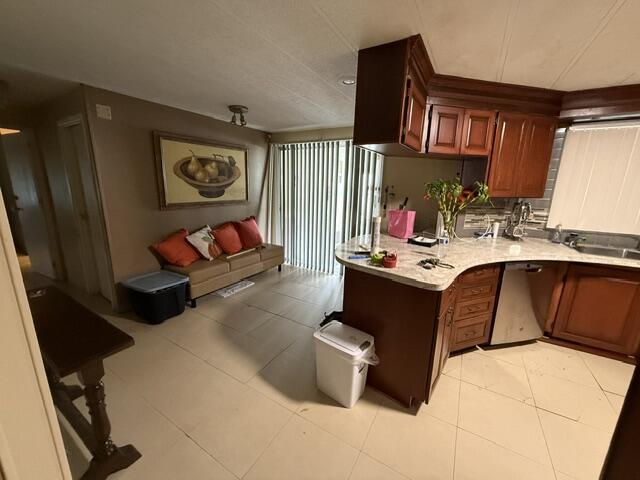 1817 DOLPHIN Place
